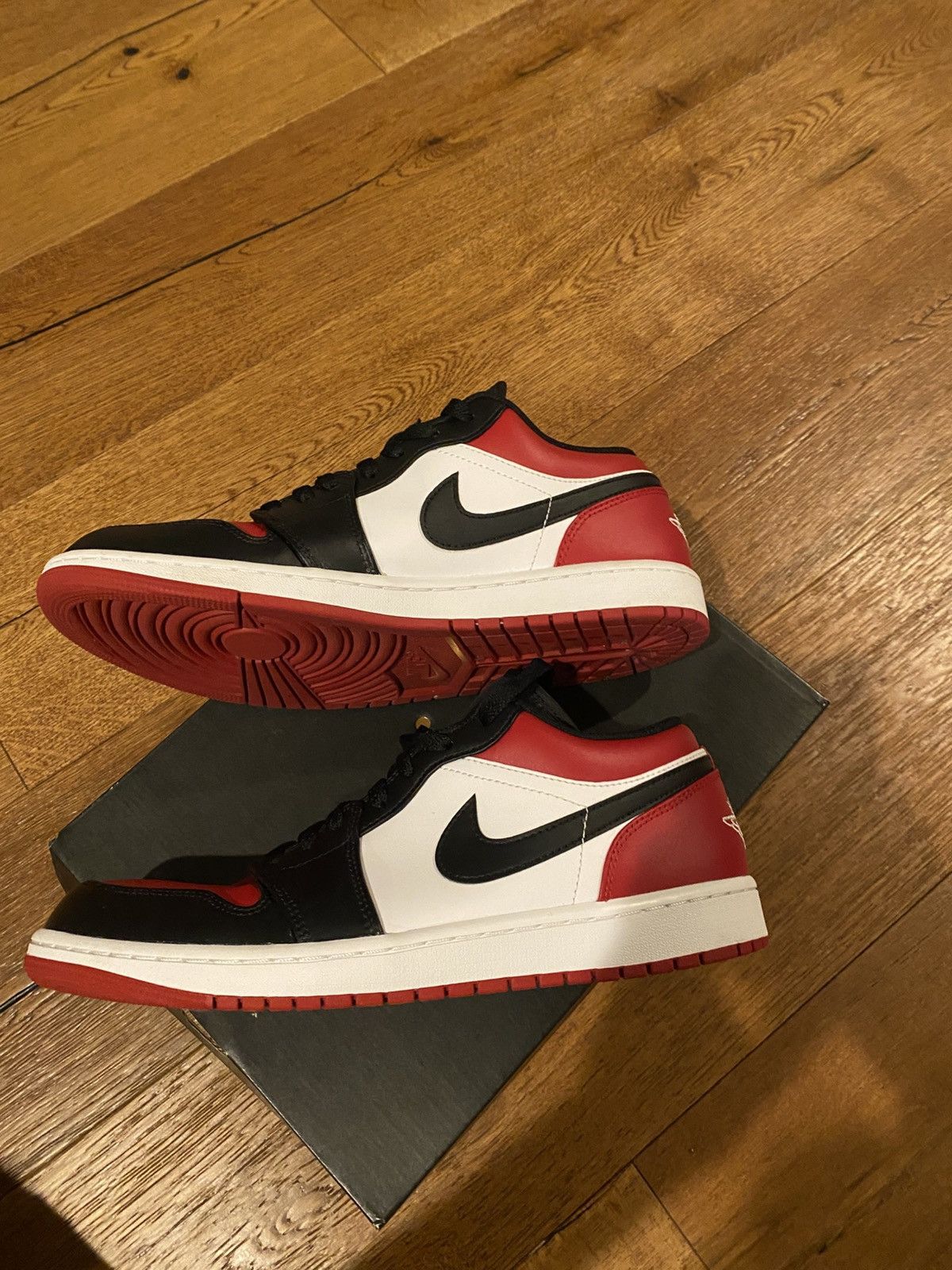 Jordan Brand × Nike Air Jordan 1 Low Bred toe Size 10.5 Size US 10.5 / EU 43-44 - 8 Thumbnail