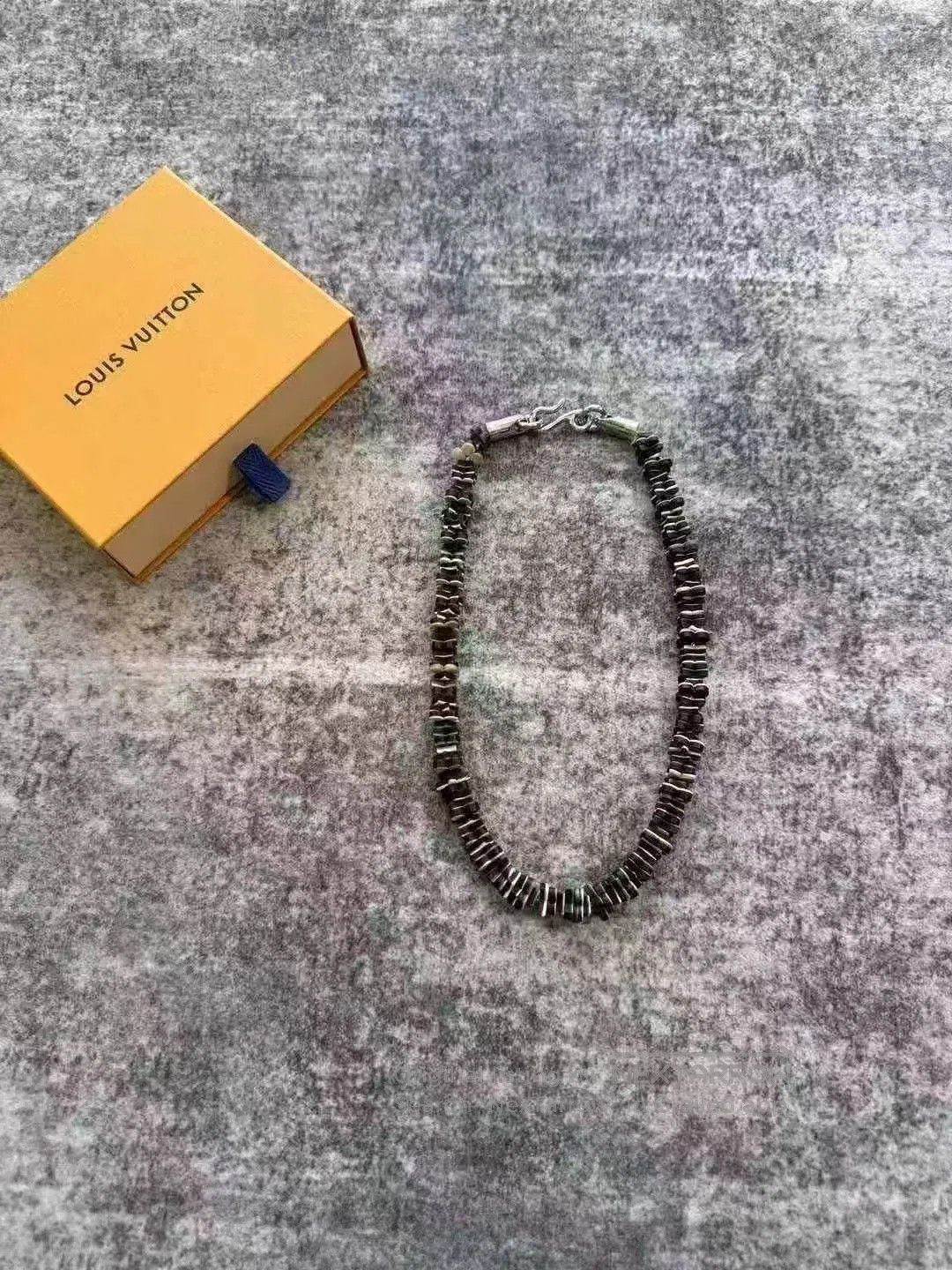 Louis Vuitton Louis Vuitton Tri. Size ONE SIZE - 1 Thumbnail
