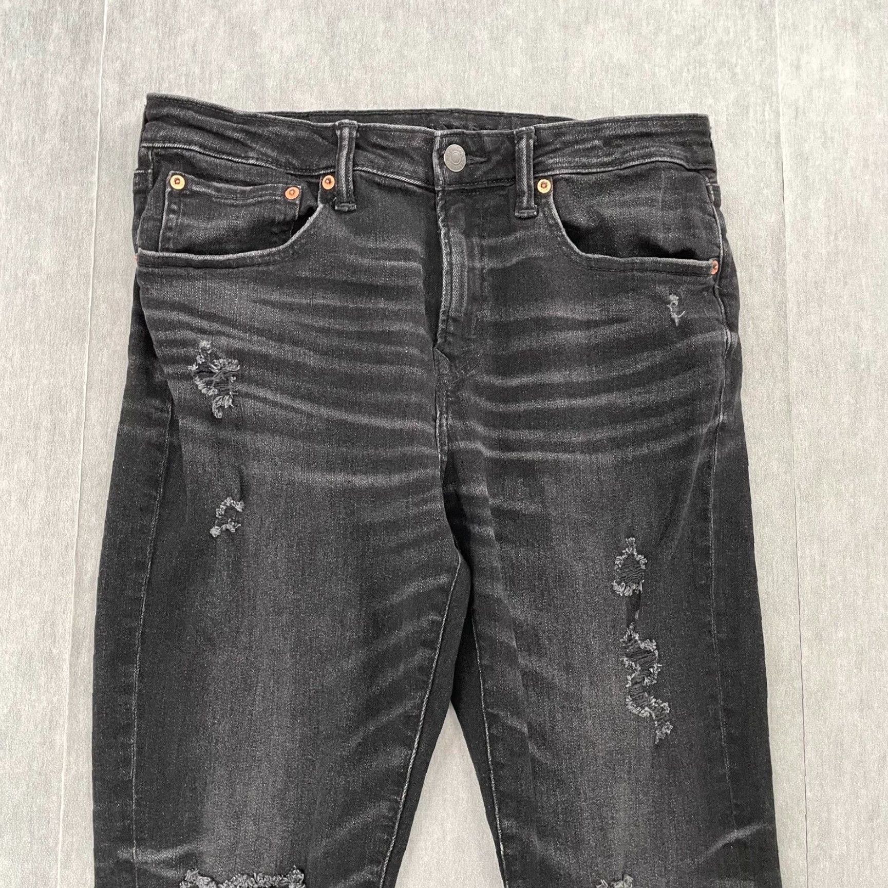 American Eagle Outfitters VINTAGE American Eagle Jeans Mens Skinny Fit 31 Black Distressed Stretch Denim Athletic Rise Size US 31 - 3 Thumbnail