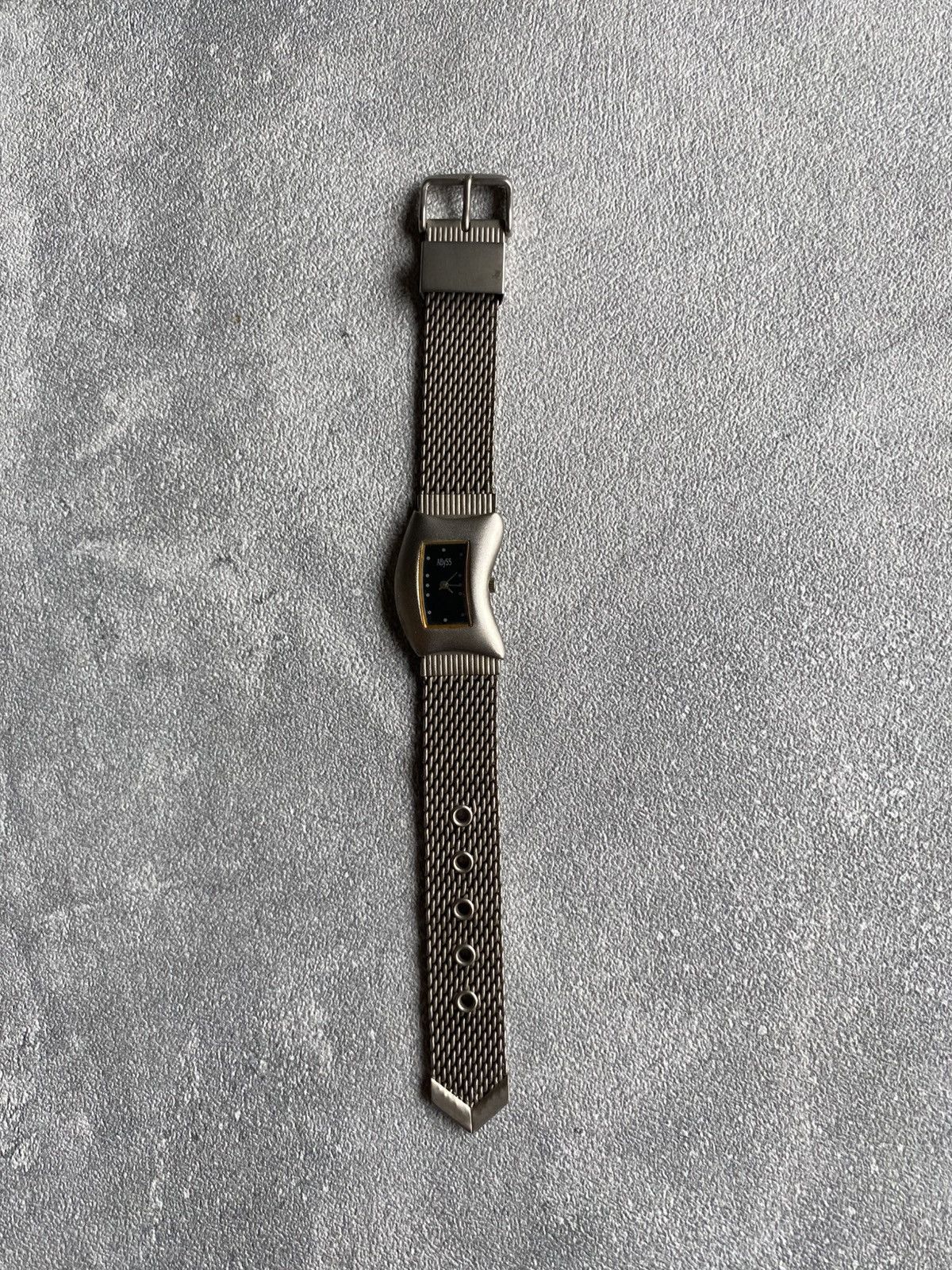 Vintage Vintage ABySS Curved Mess Watch Size ONE SIZE - 4 Thumbnail