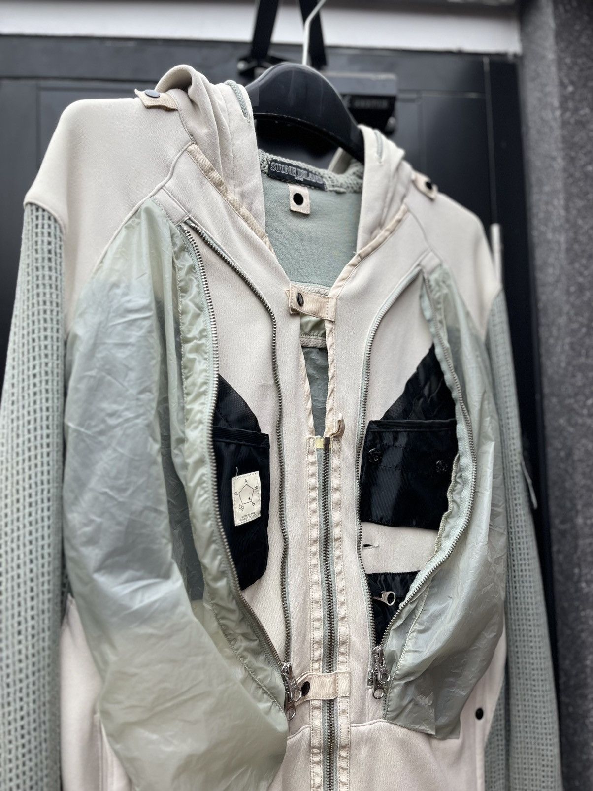 Stone Island Stone island shadow project rare badge jacket Size US M / EU 48-50 / 2 - 3 Thumbnail