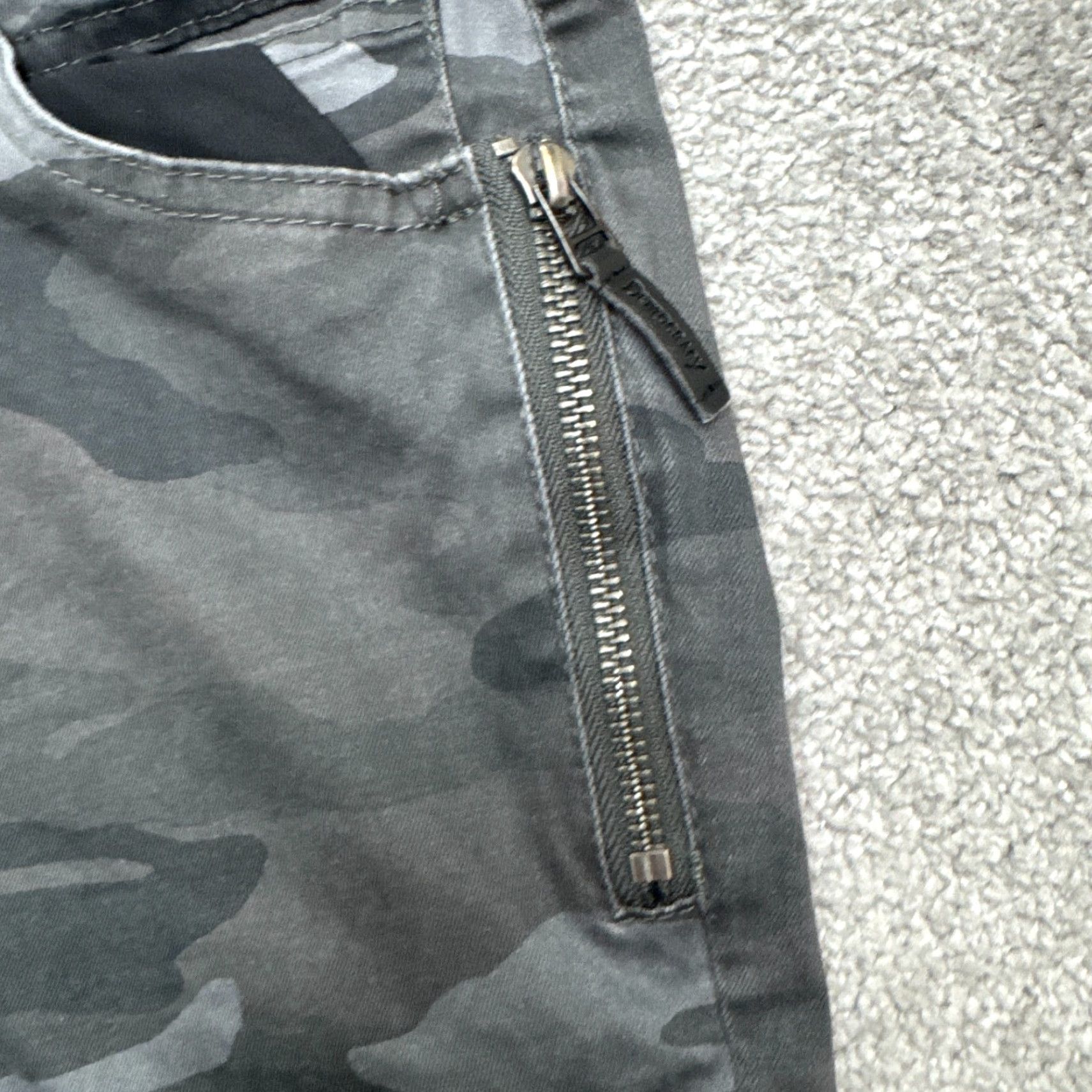 Vintage Democracy Jeans Skinny Womens 6 Gray Camouflage Low Rise Stretch Pocket Denim City Army Size 28" / US 6 / IT 42 - 6 Thumbnail