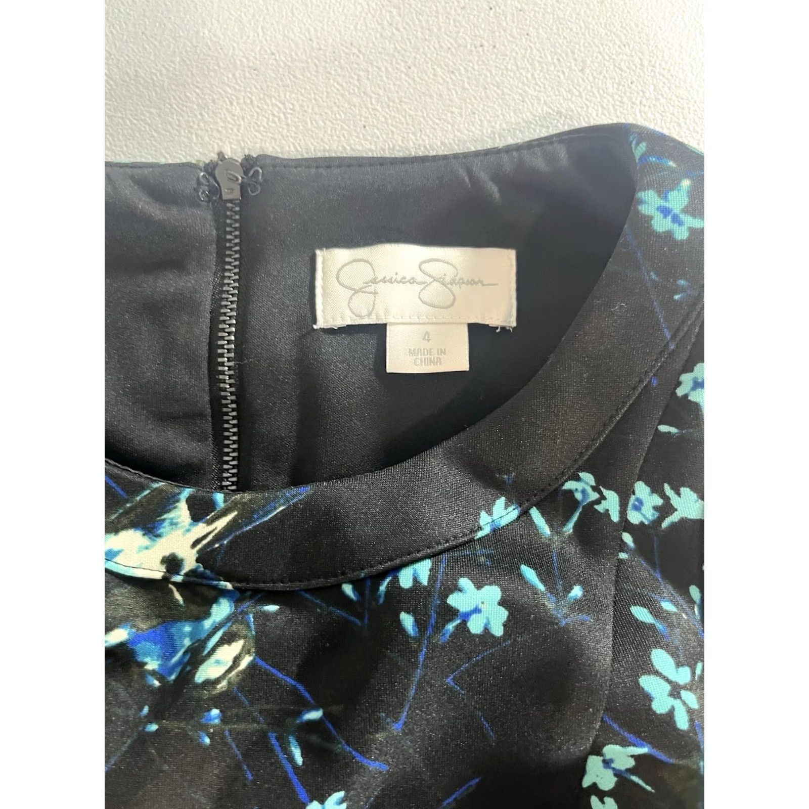 Jessica Simpson Jessica Simpson Dress Floral with Bird Print Size 4 Womens Sleeveless Knee Length Blue Polyester Sheath Lined Casual Size S / US 4 / IT 40 - 2 Thumbnail