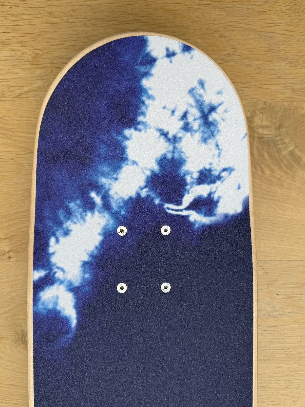 Louis Vuitton Louis Vuitton blue monogram bandana wood skateboard Size ONE SIZE - 11 Thumbnail