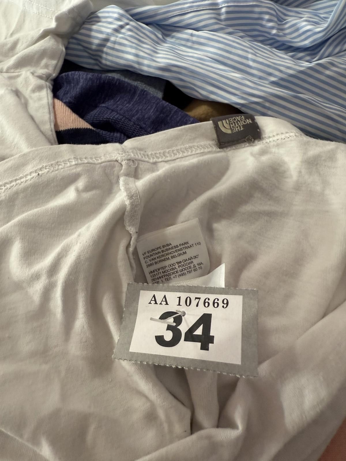 The North Face The North Face White Logo T-Shirt - Men's Size 34 Size US M / EU 48-50 / 2 - 2 Thumbnail