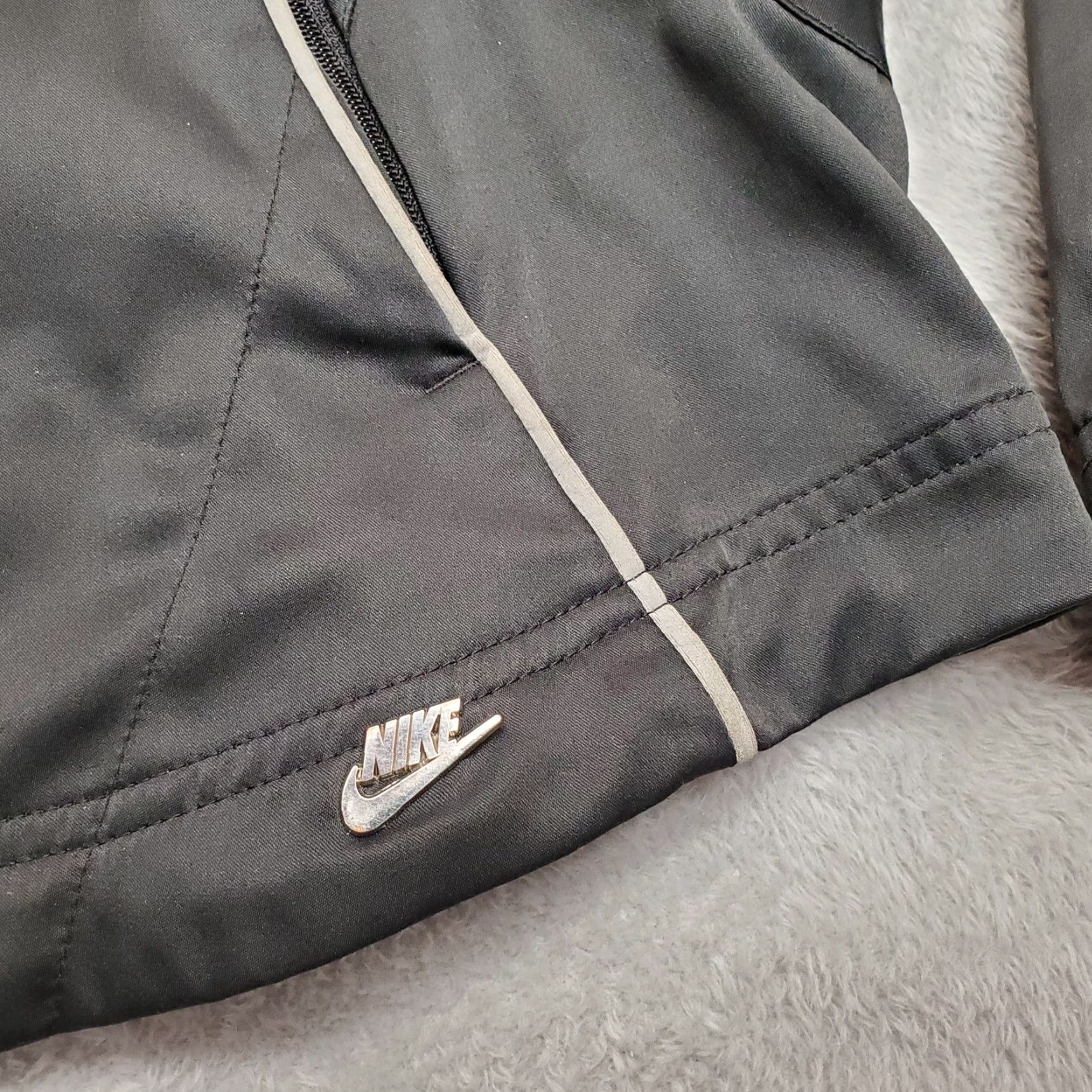Nike VINTAGE Nike Hoodie Womens M Black Logo Hooded Jacket Casual Outdoors Mens Womens Girls Boys Size M / US 6-8 / IT 42-44 - 6 Thumbnail