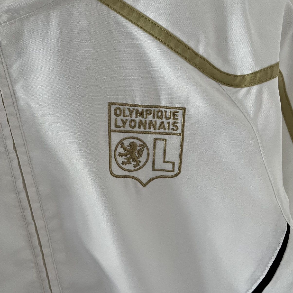 Umbro Vintage Umbro Olympique Lyonnaise White Football Zip Jacket Size US S / EU 44-46 / 1 - 2 Thumbnail