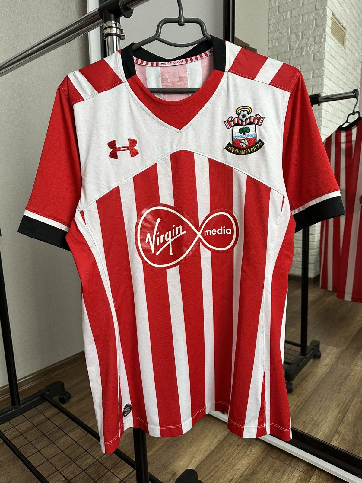 Under Armour 2016/2017 FC Southampton Under Armour Soccer Jersey T-Shirt Size US L / EU 52-54 / 3 - 1 Thumbnail
