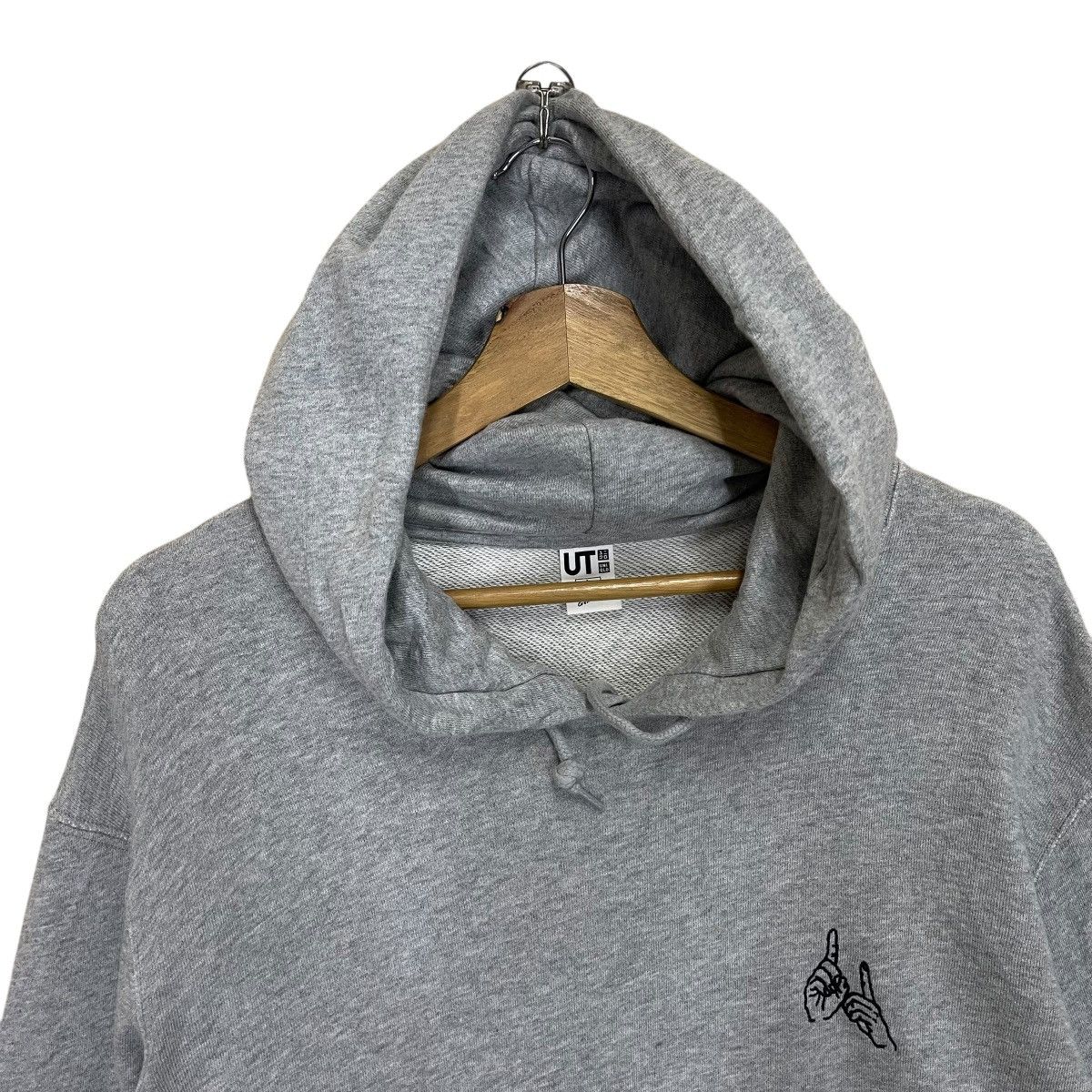 Uniqlo Gen Hosnino Big Logo Pullover Hoodie Size US L / EU 52-54 / 3 - 7 Thumbnail
