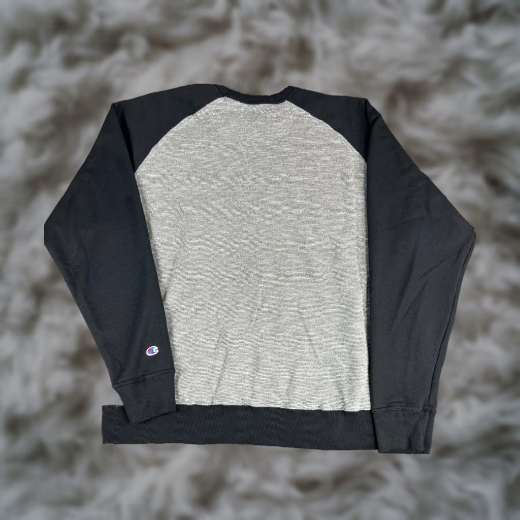 Champion VINTAGE Champion Sweatshirt Mens 2XL Raglan Crewneck Black Gray All Seasons Reverse Weave 80s 90s Logo Embroidered C Mens Size US XXL / EU 58 / 5 - 1 Thumbnail