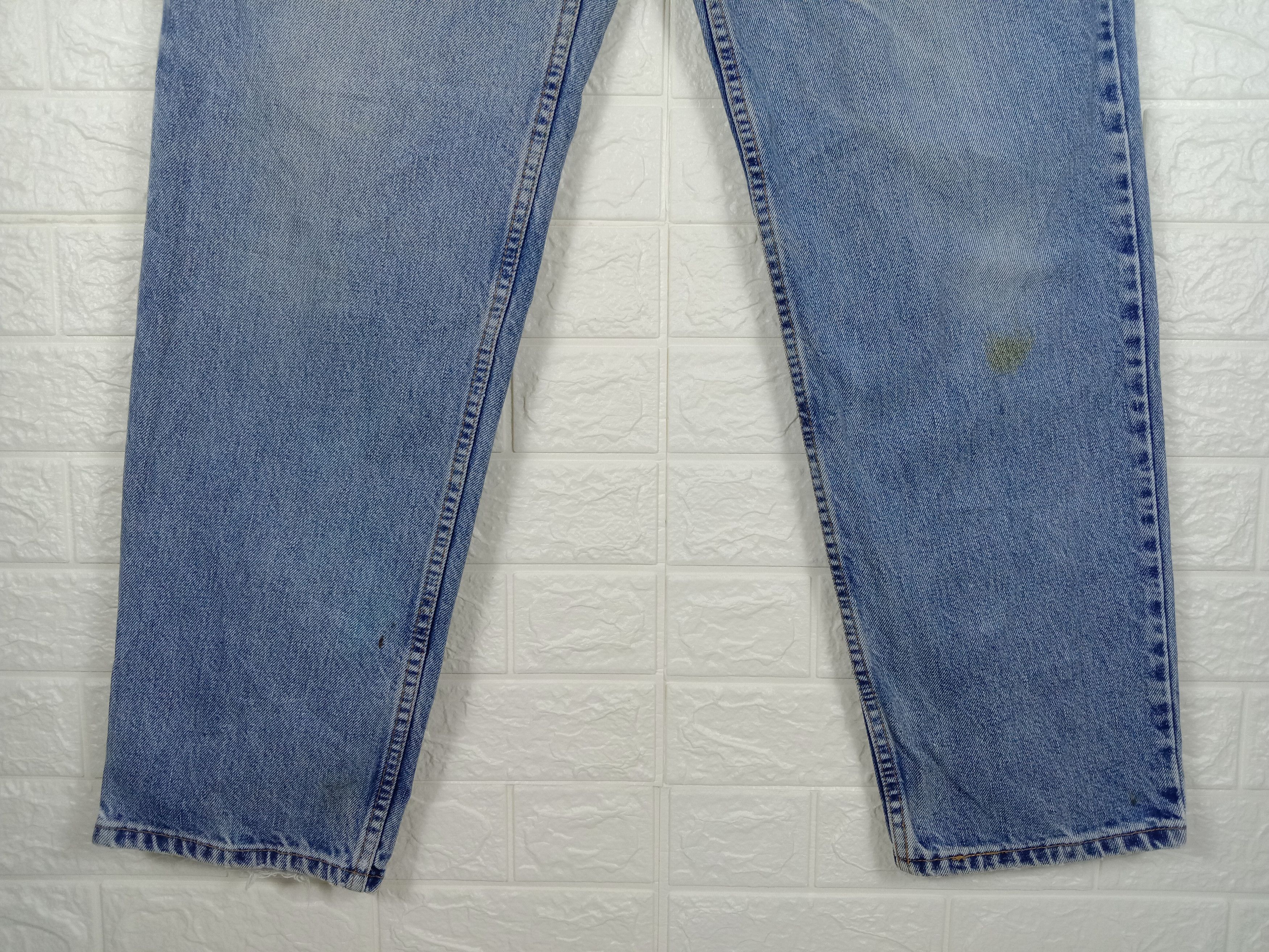 Levi's Vintage Levi's 550 Jeans Blue Wash Distressed Denim Size US 32 / EU 48 - 4 Thumbnail