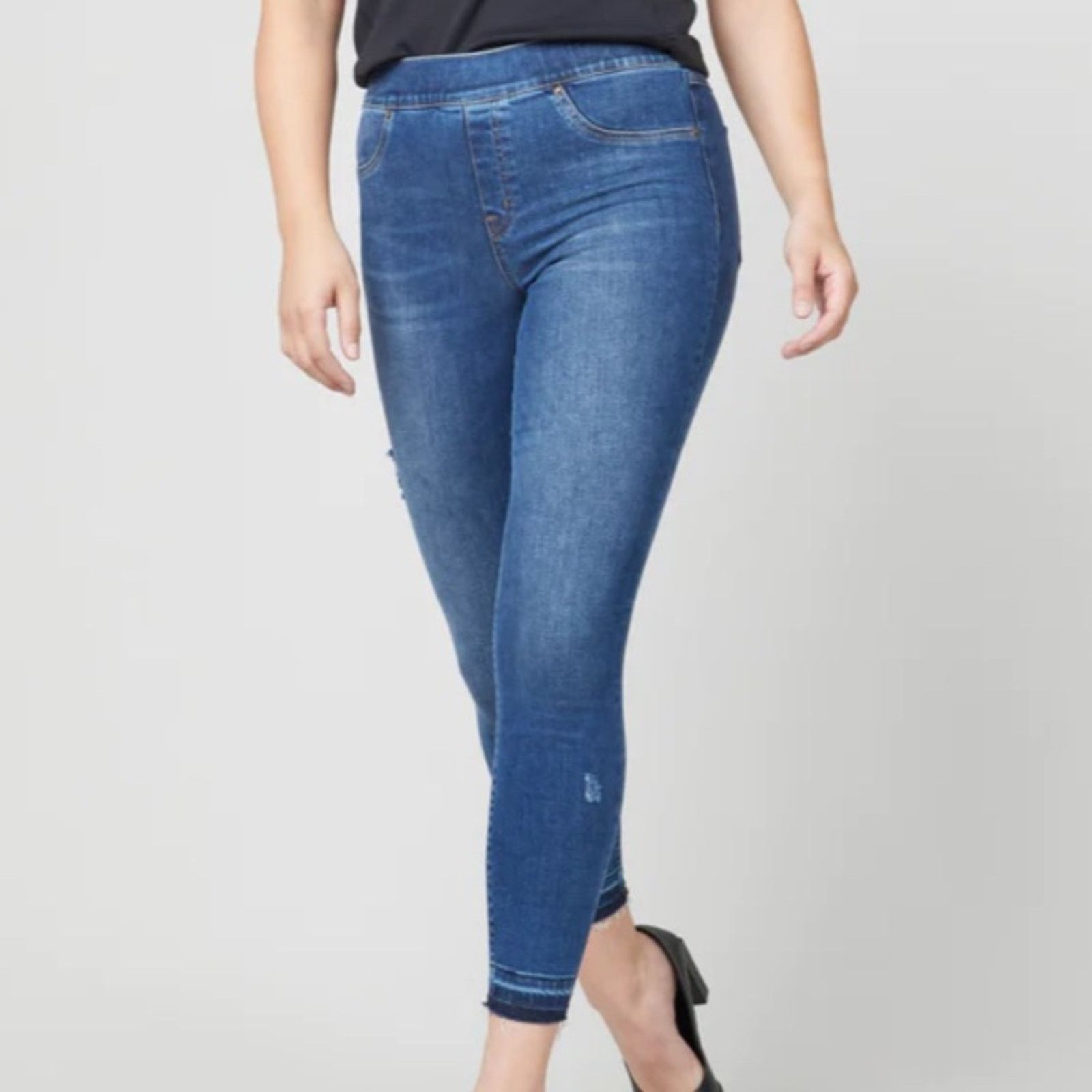 Spanx SPANX Distressed Ankle Skinny Jeans in Medium Wash Size XSP Size 24" / US 00 / IT 34 - 1 Thumbnail