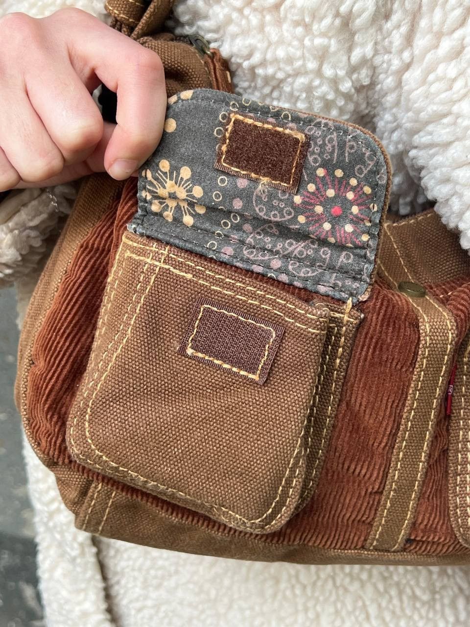 Levi's × Vintage Levi’s Y2K Vintage Purse Brown Mini Bag Corduroy Size ONE SIZE - 8 Thumbnail