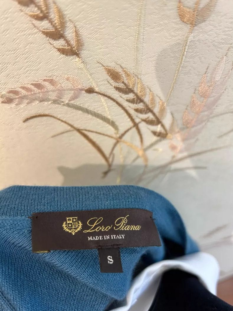 Loro Piana LORO PIANA A sky blue cashmere cardigan is worn over the t Size S / US 4 / IT 40 - 3 Thumbnail
