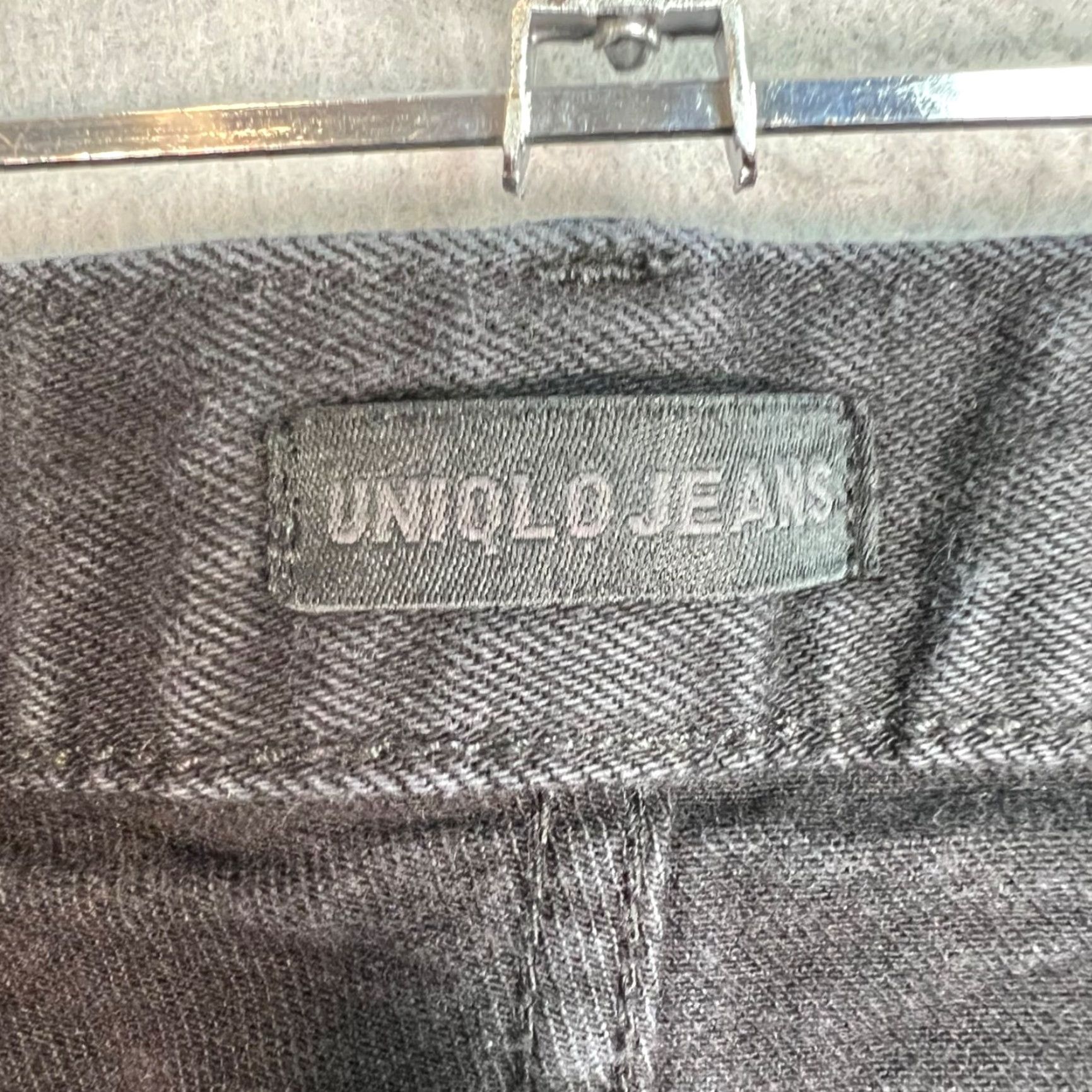 Uniqlo Uniqlo Jeans Mens 35 x 32 Black Skinny Fit Denim Cotton Spandex Regular 5-Pocket Inseam 32 Bagged Size US 35 - 3 Thumbnail