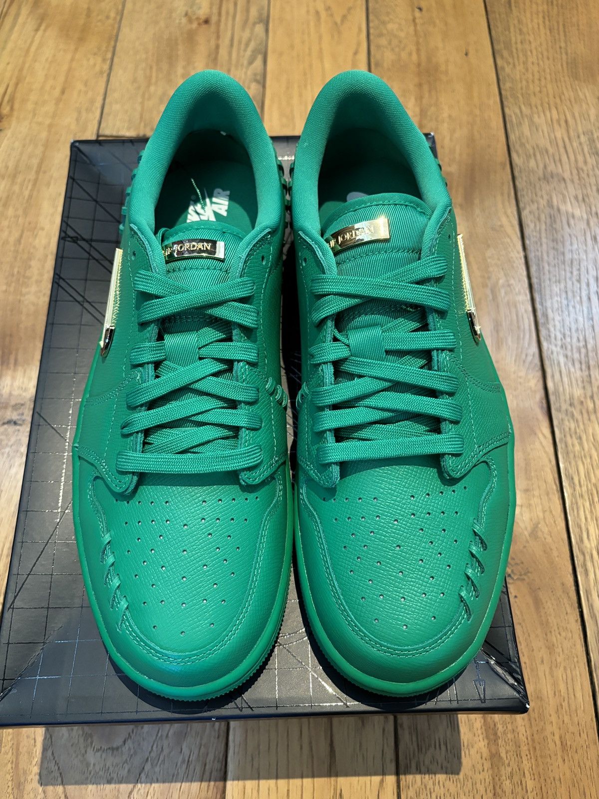 Jordan Brand × Nike Jordan 1 Low Method of Make Lucky Green Metallic Gold Size US 9.5 / EU 42-43 - 2 Thumbnail