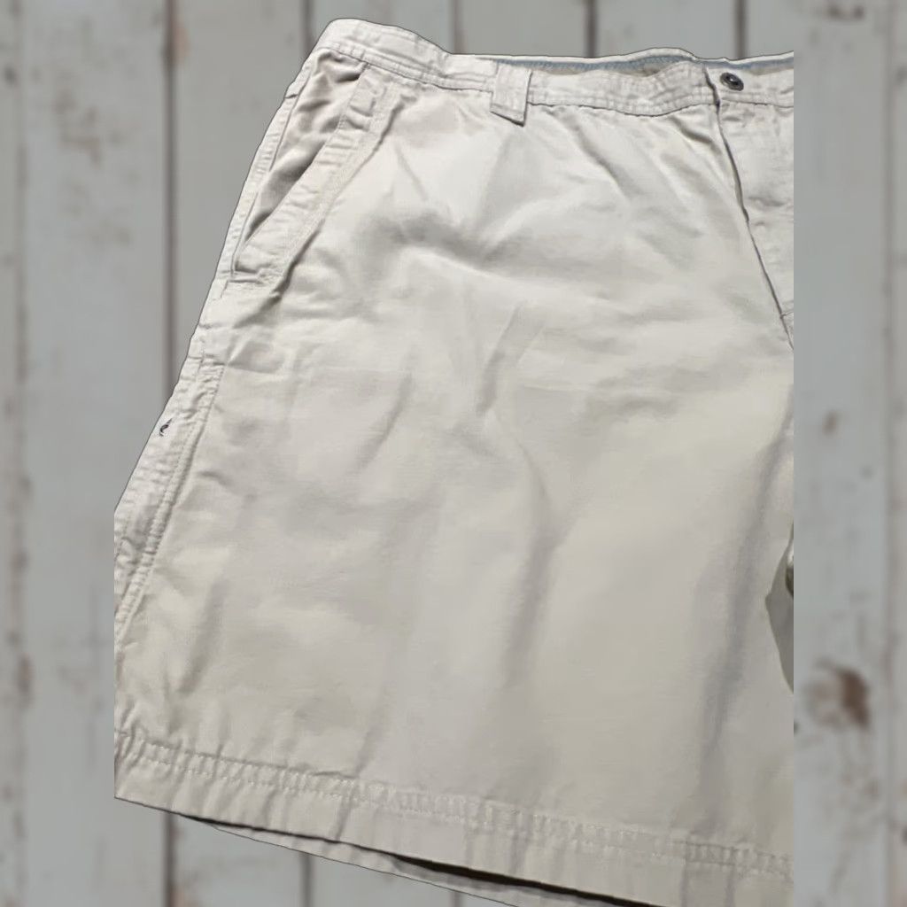 Vintage Columbia Cargo Shorts Mens 50W 9L Beige Khaki Cotton Flat Front Inseam 9in Snap Pockets Outdoor Casual Regular Size 50 Size US 34 / EU 50 - 1 Thumbnail