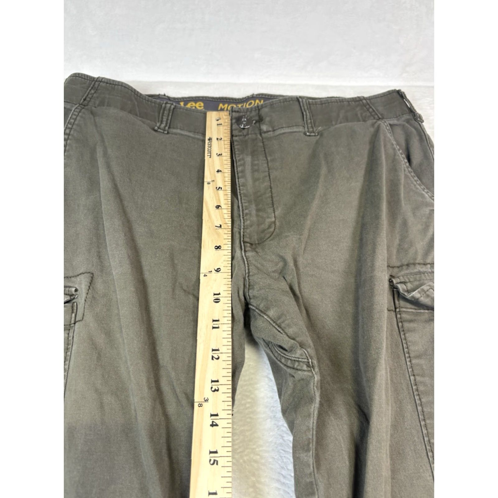 Lee Lee Men’s Extreme Comfort Cargo Pants Straight Regular 36 Green 34 Inseam Cotton Blend Stretch Pockets Button Cargo Pants Mens Size US 36 / EU 52 - 3 Thumbnail