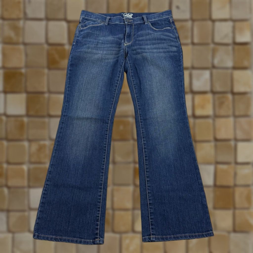 Old Navy Old Navy The Flirt Bootcut Jeans Women's Size 8 Short Size 30" / US 8 / IT 44 - 1 Thumbnail