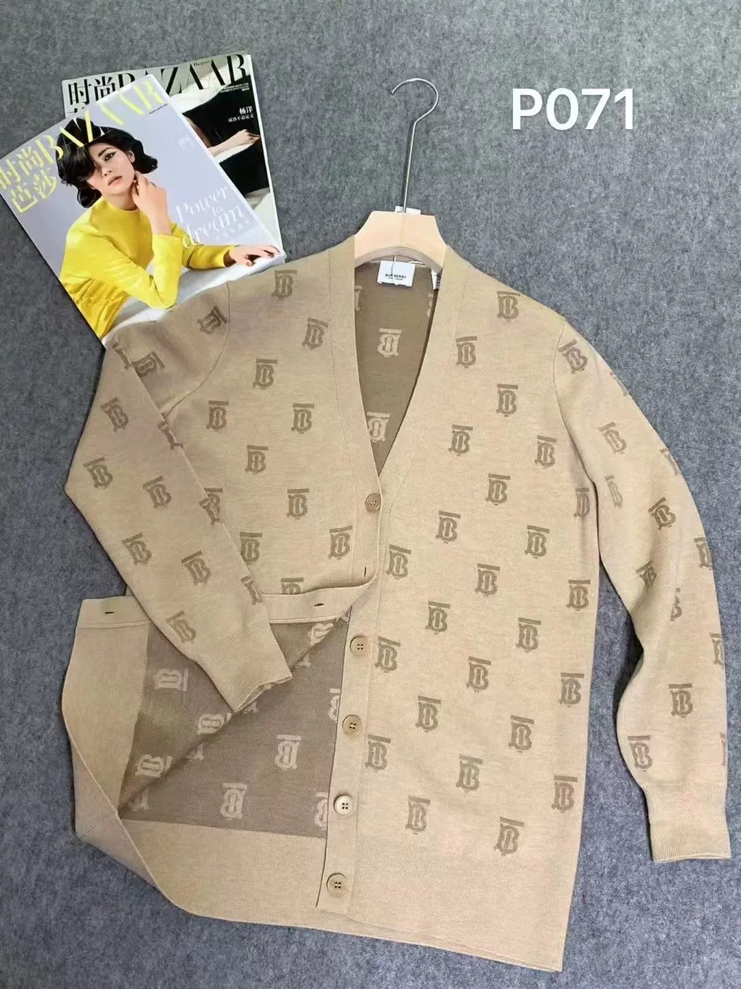 Burberry Burberry Logo Wool Knit Cardigan XXS Size XXS / US 00 / IT 34 - 1 Thumbnail