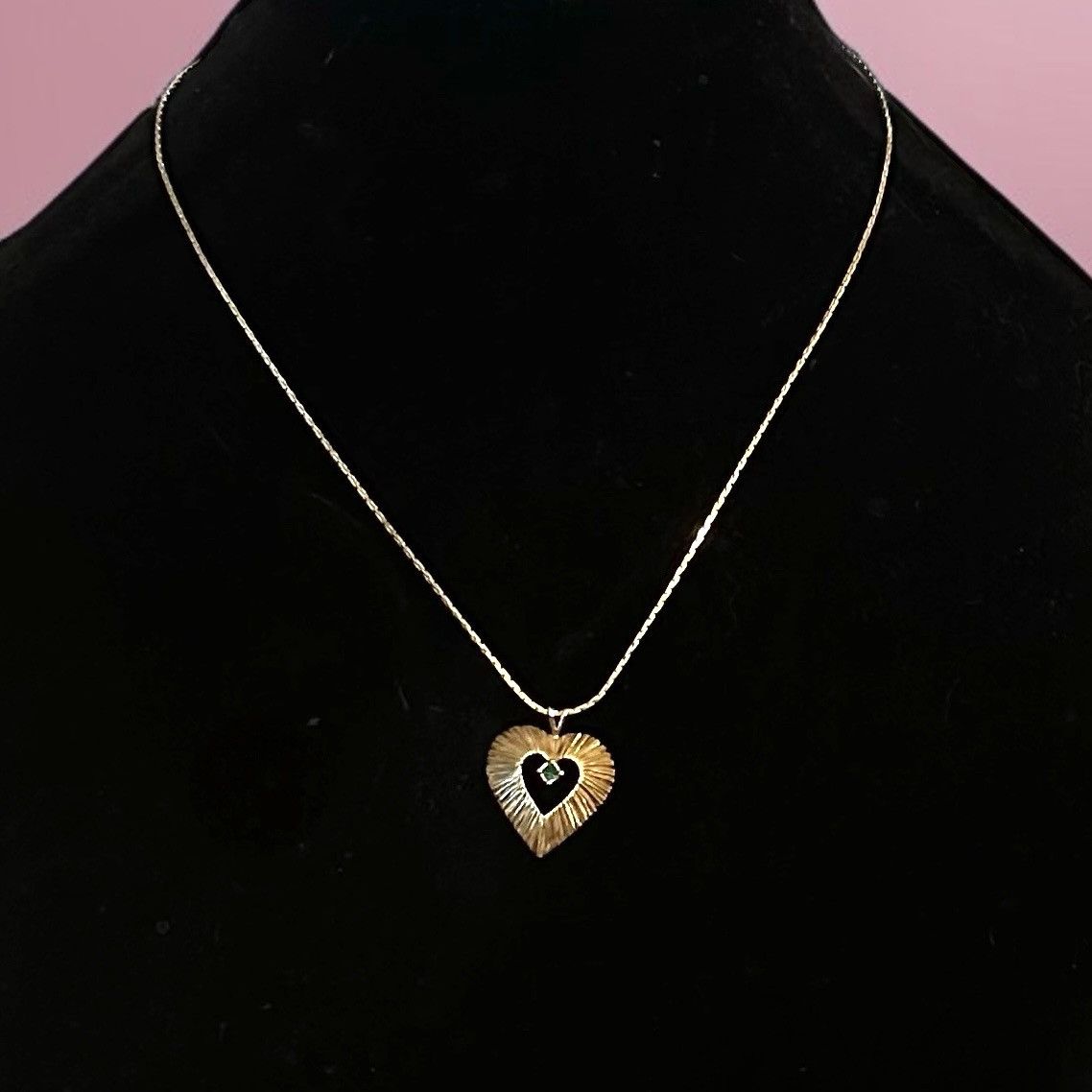 Other × Vintage Vintage Avon ribbed heart May birthstone pendant necklace Size ONE SIZE - 1 Thumbnail