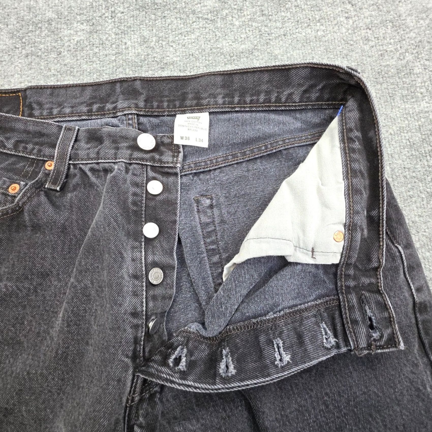 Levi's VINTAGE Levi’s 501 Jeans Mens 33X31 Black Faded Y2K Regular Jeans Mens 33 in. 5-Pocket Denim Cotton Black Levi’s 501 Series Boy? Size US 33 - 5 Thumbnail