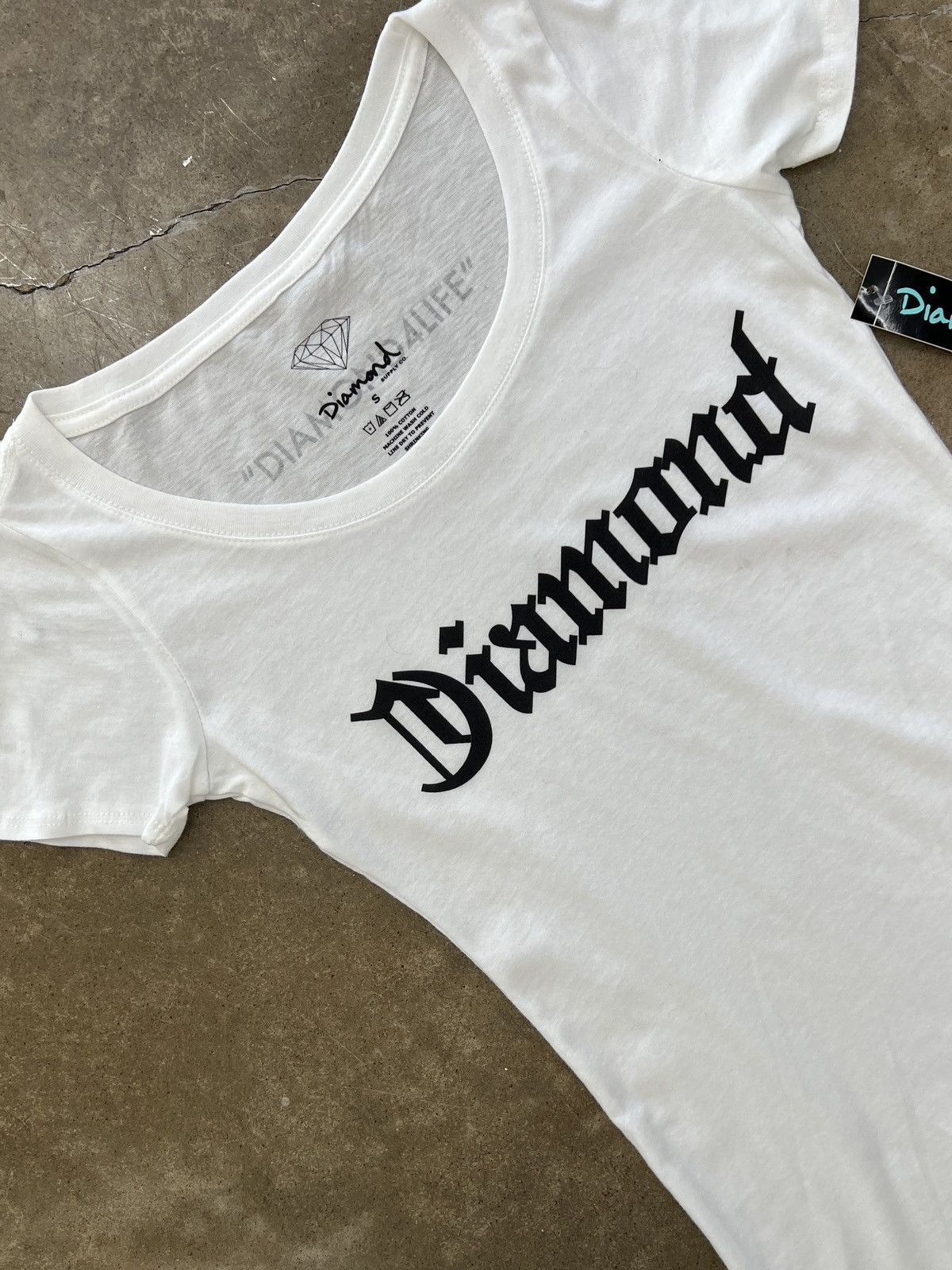 Diamond Supply Co. Diamond Supply Old English Script Tee White Small Size S / US 4 / IT 40 - 1 Thumbnail
