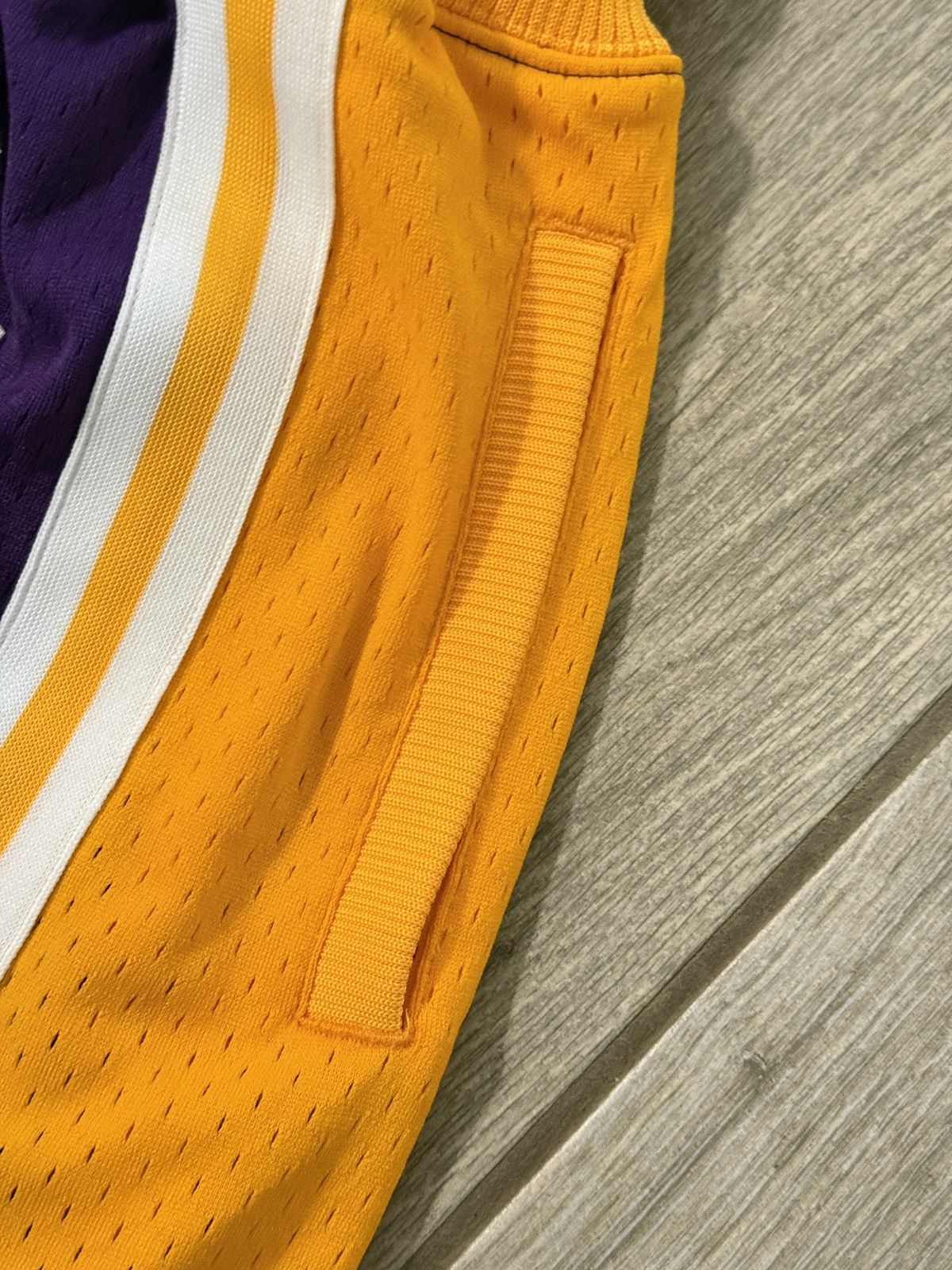 Just Don Just Don Lakers Shorts Size US 32 / EU 48 - 6 Thumbnail