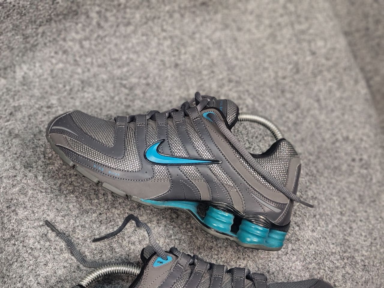 Nike Vintage Nike Shox NZ Cool Grey Cyber Y2K Style Sneakers Size US 7 / IT 37 - 6 Thumbnail
