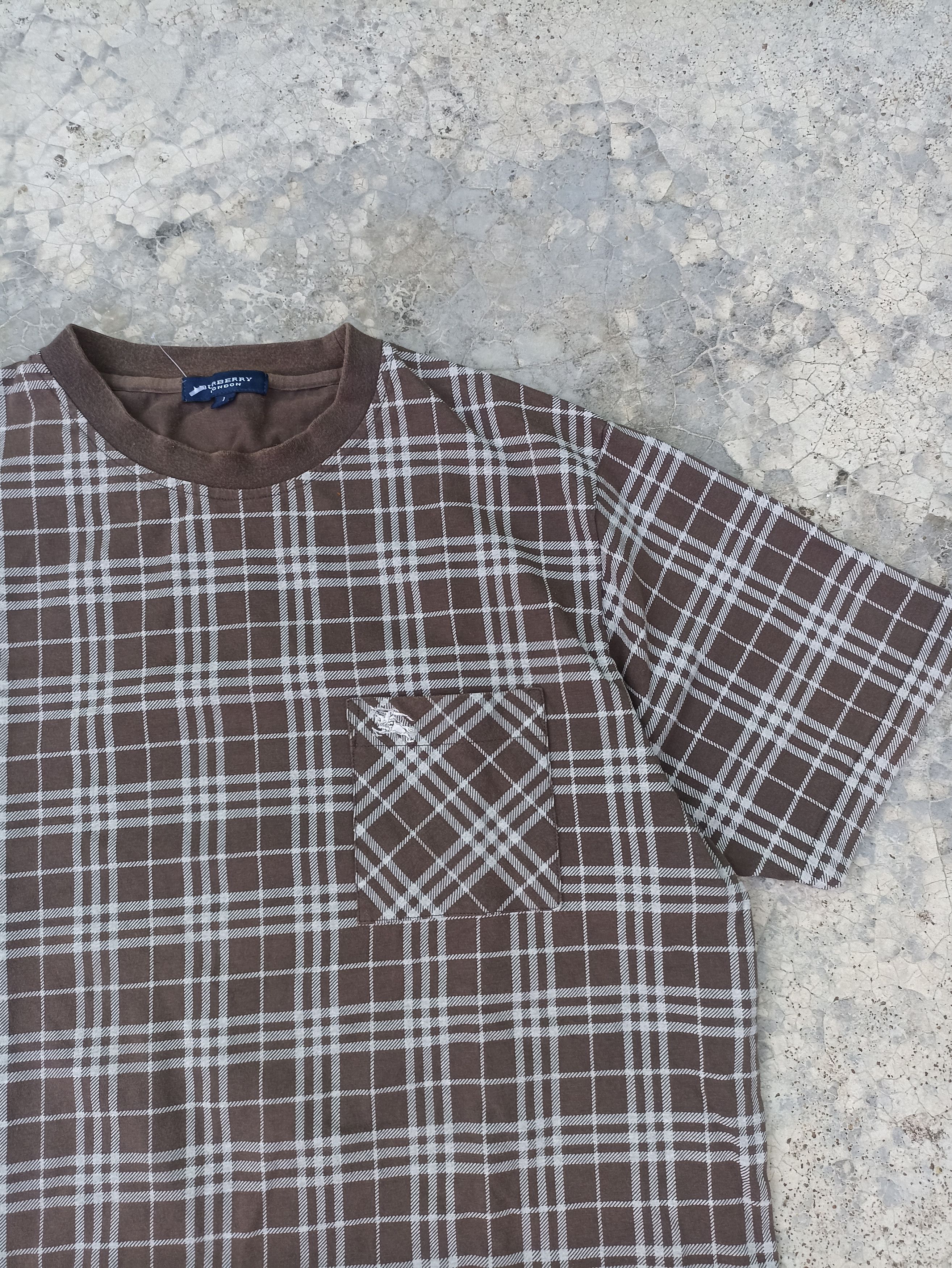 Burberry t shirt chekered luxury iconic