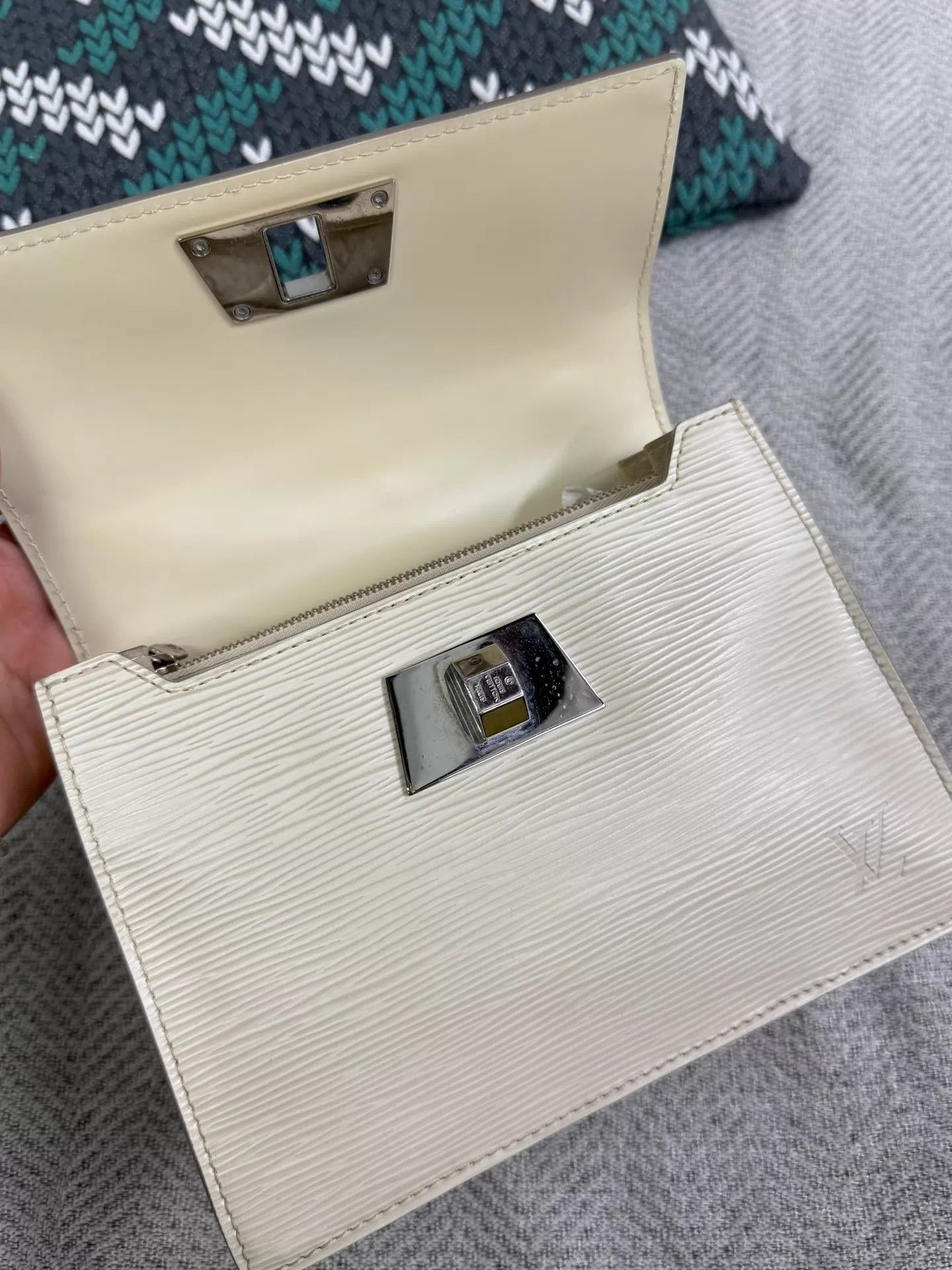 Louis Vuitton LV Kelly white water ripples handbag strap missing Size ONE SIZE - 6 Thumbnail