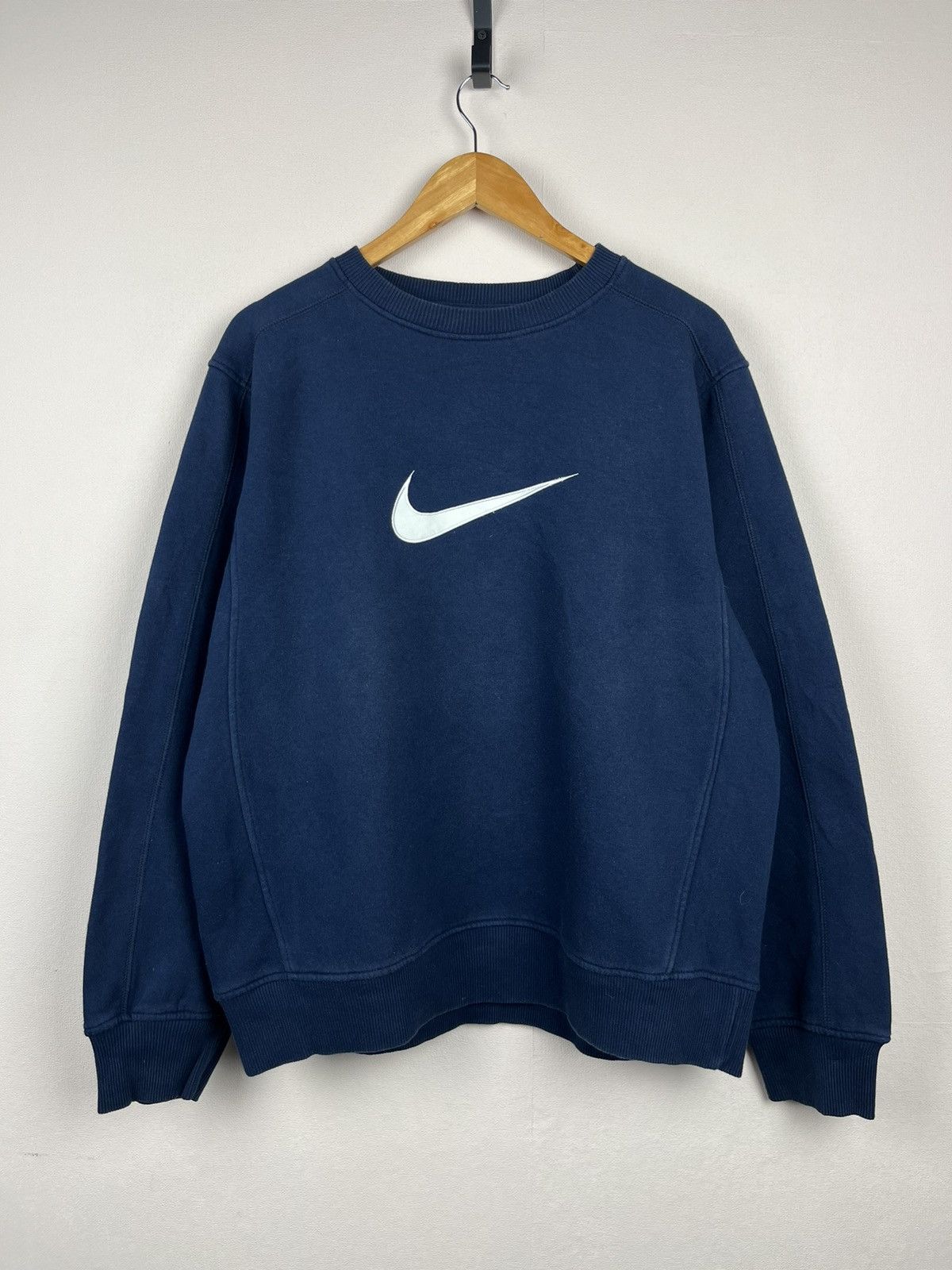 Nike Vintage Nike Y2K Center Swoosh Big Logo Sweatshirt Size US L / EU 52-54 / 3 - 1 Thumbnail