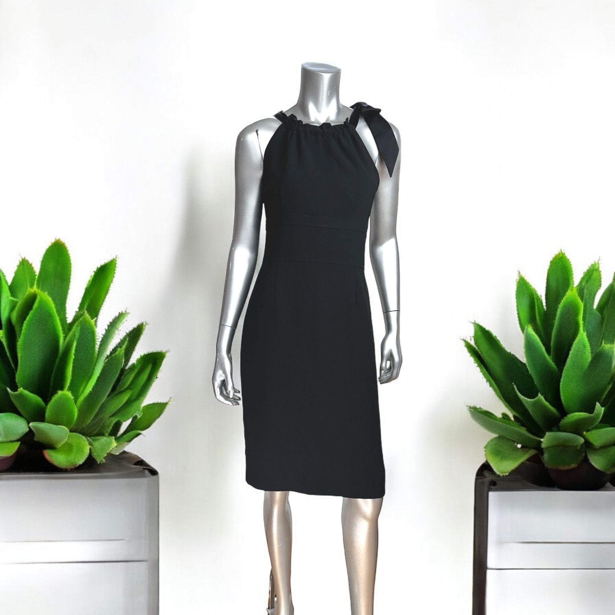 Ann Taylor Ann Taylor Chic Black Halter Knee-Length Dress With Bow Deta Size S / US 4 / IT 40 - 1 Thumbnail