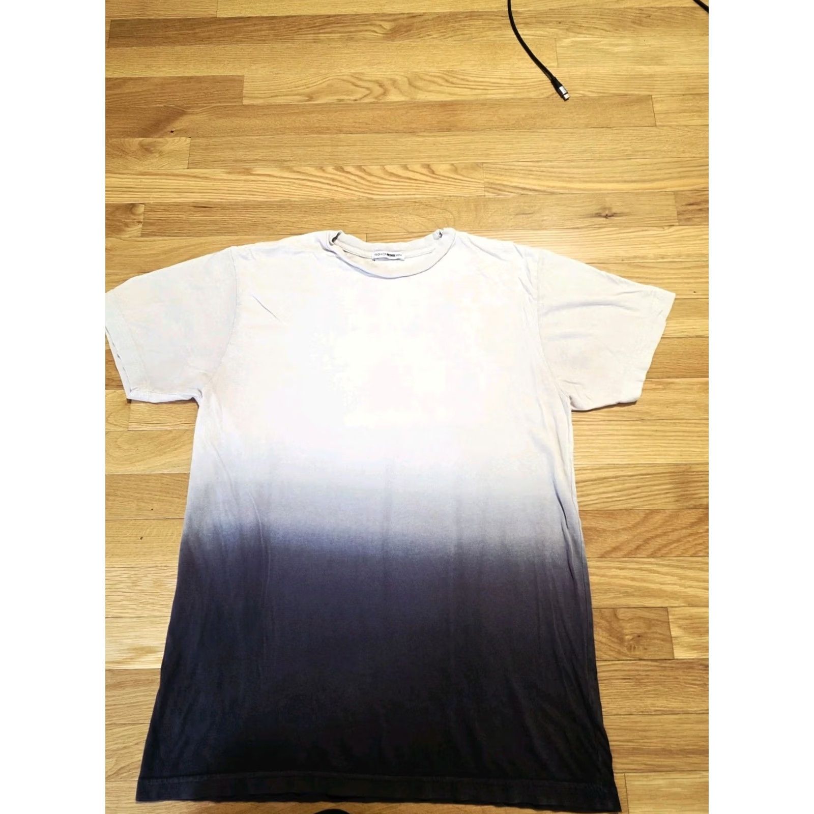 Fashion Nova Fashion Nova Men's Crew Neck short-sleeve ombre t-shirt. Small/medium Read Size US M / EU 48-50 / 2 - 4 Thumbnail