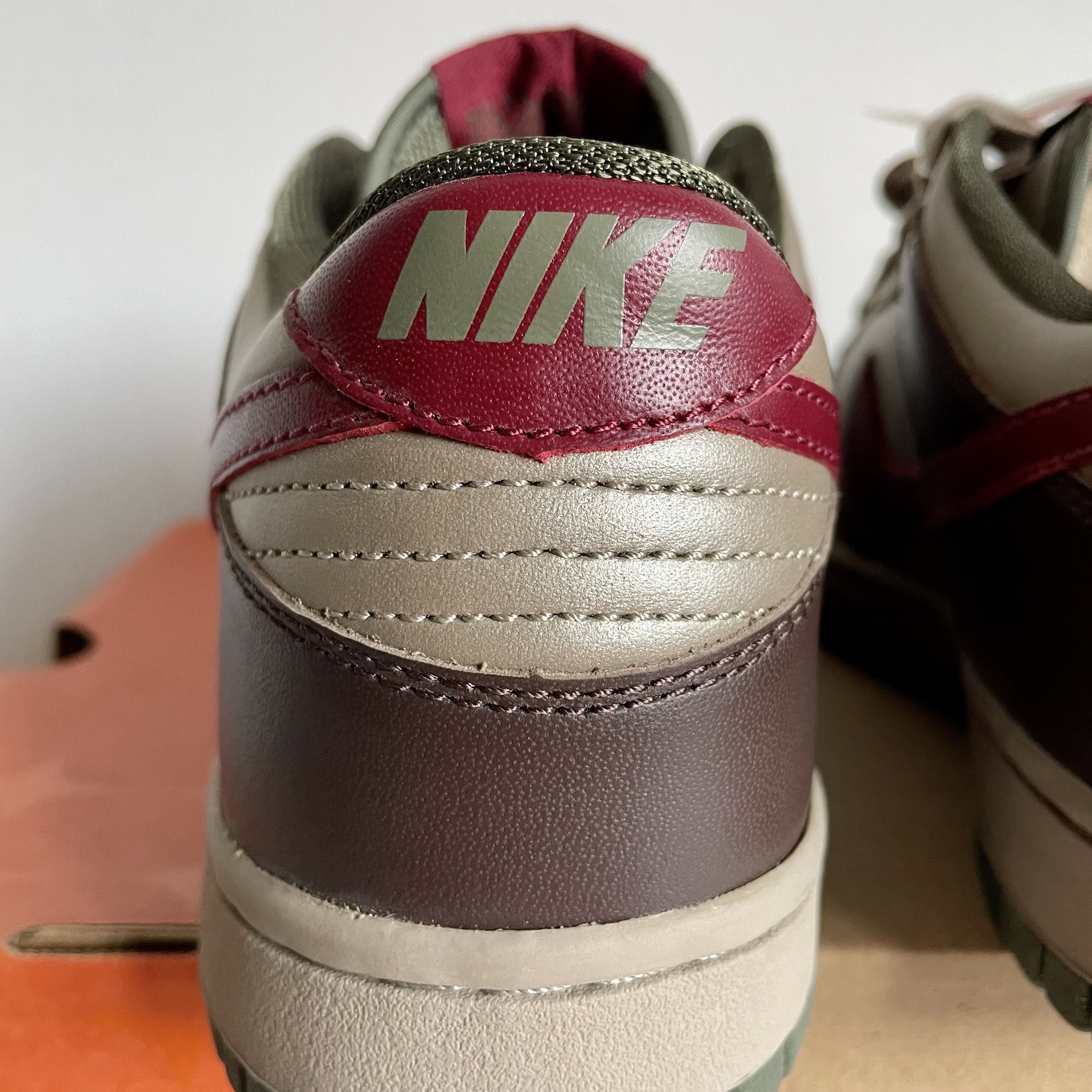Nike 2006 Nike Dunk Low Wmns Met Zink/Team Red-Army Size US 8 / IT 38 - 9 Thumbnail