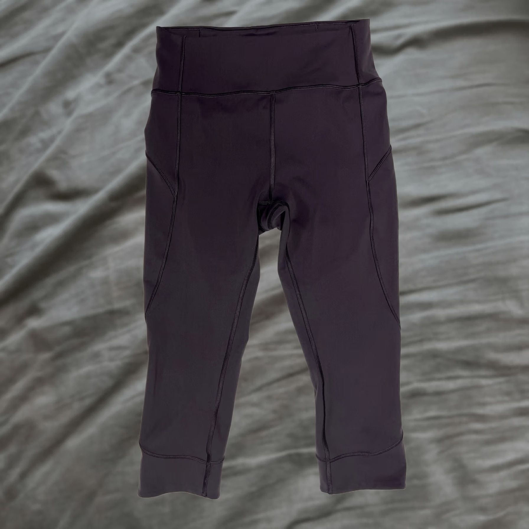 Lululemon Lululemon In Movement Crop Leggings Women 6 Purple Everlux 19" Inseam Athletic Size 28" / US 6 / IT 42 - 1 Thumbnail