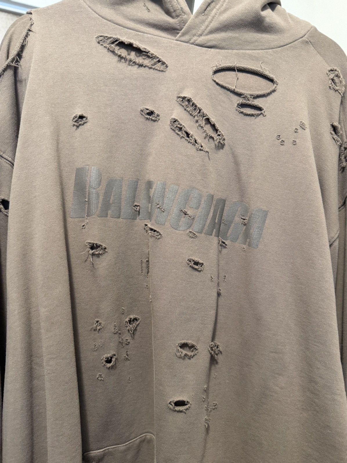 Balenciaga Balenciaga Caps Destroyed Taupe Hoodie Size US XXS / EU 40 - 2 Thumbnail