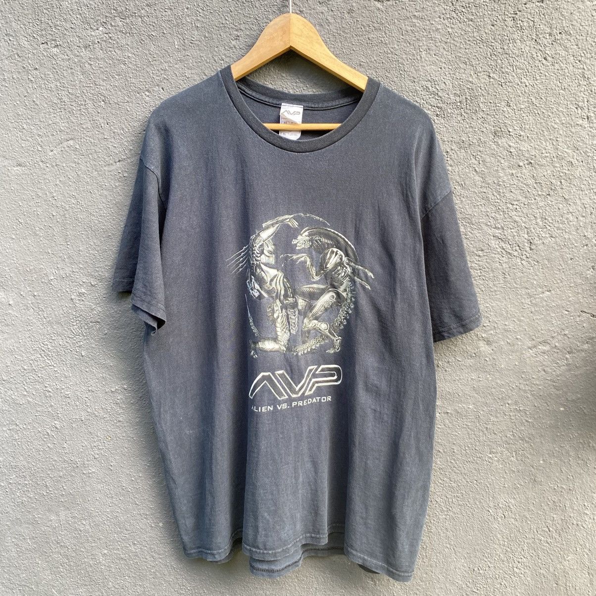 Expert Horror Vintage 2004 Alien Vs Predator Movie Promo Tee Faded Size US XL / EU 56 / 4 - 1 Thumbnail