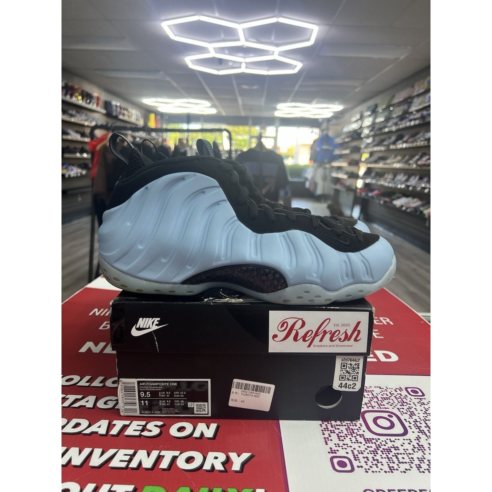 Nike Nike Air Foamposite One Psychic Blue, Size 9.5 HJ6014-400 Size US 9.5 / EU 42-43 - 1 Thumbnail