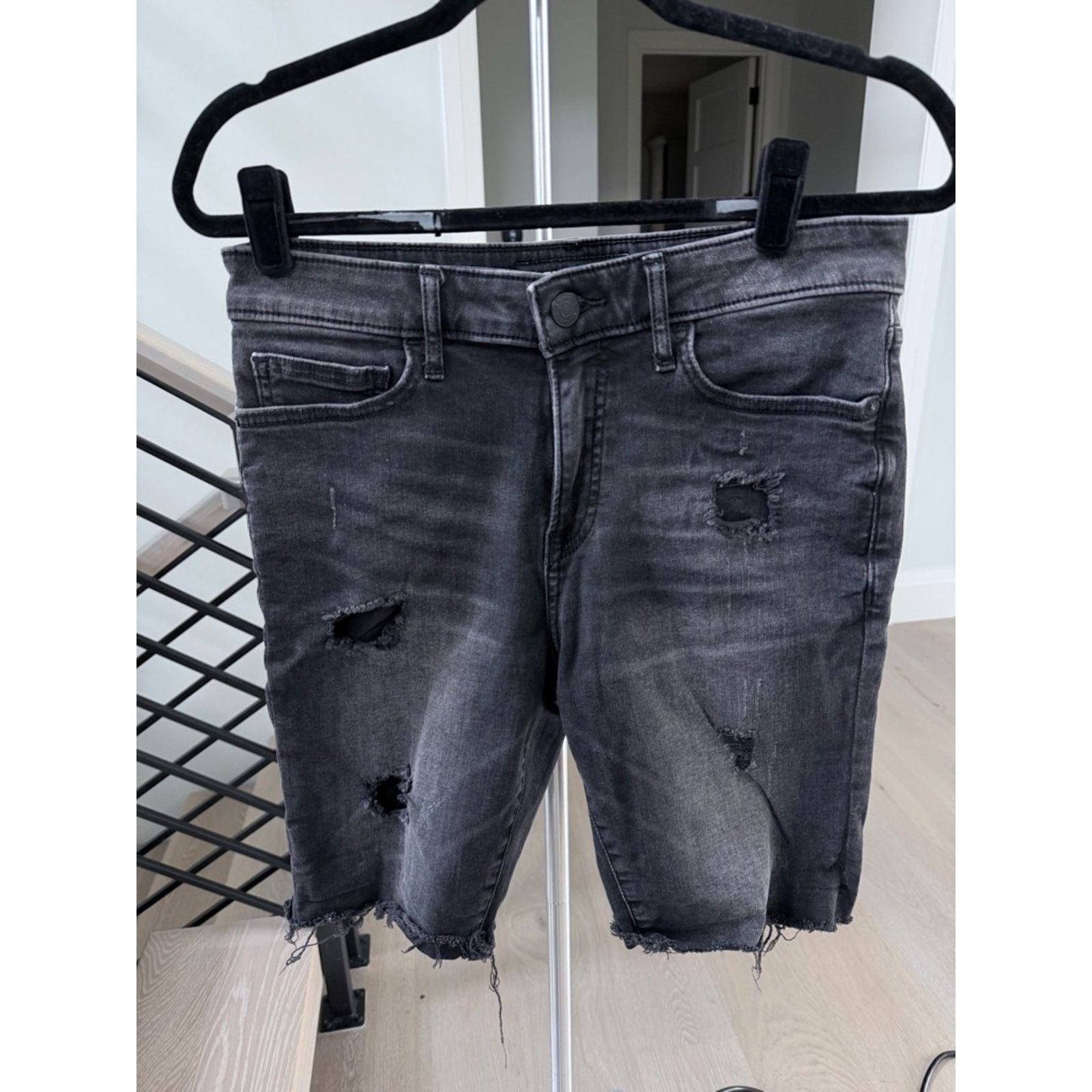 Express Express Men's Distressed Black Bermuda Denim Slim Shorts 29 Size US 29 - 1 Thumbnail