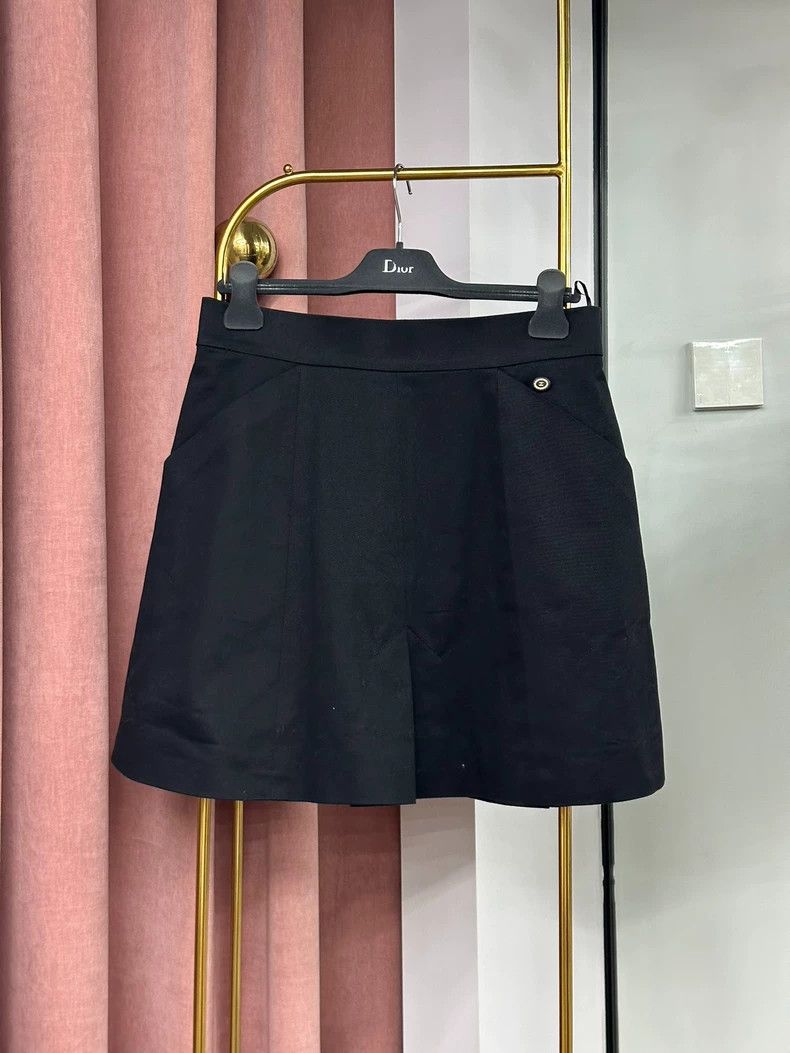 Chanel Chanel Black Short Skirt - dmc Size US 34 / EU 50 - 1 Thumbnail