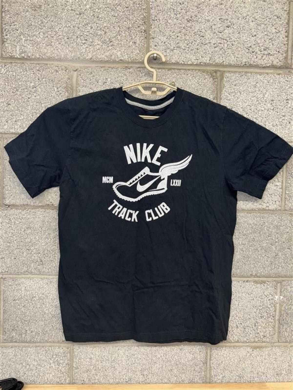 Nike Nike Track Club T-Shirt L Black Graphic Running Logo 2010 Size US L / EU 52-54 / 3 - 1 Thumbnail