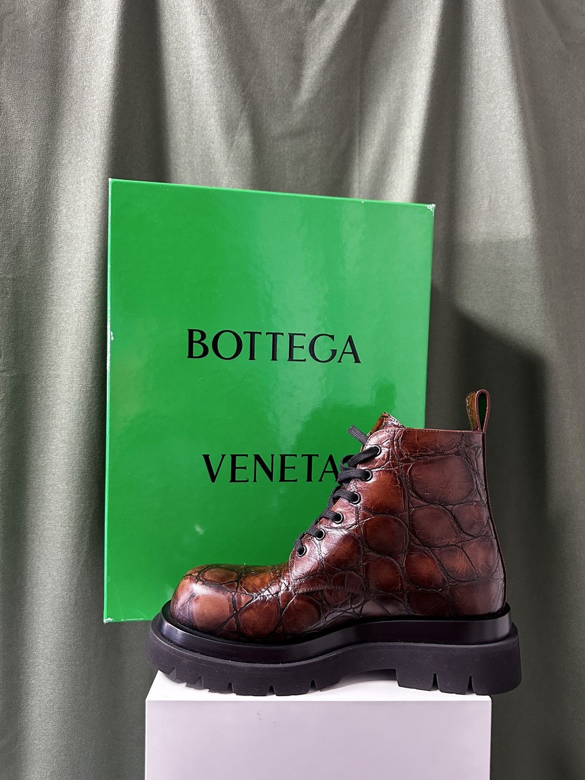 Bottega Veneta BOTTEGA VENETA CROCODILE MOTIF LUG ANKLE BOOTS Size US 7 / EU 40 - 15 Thumbnail