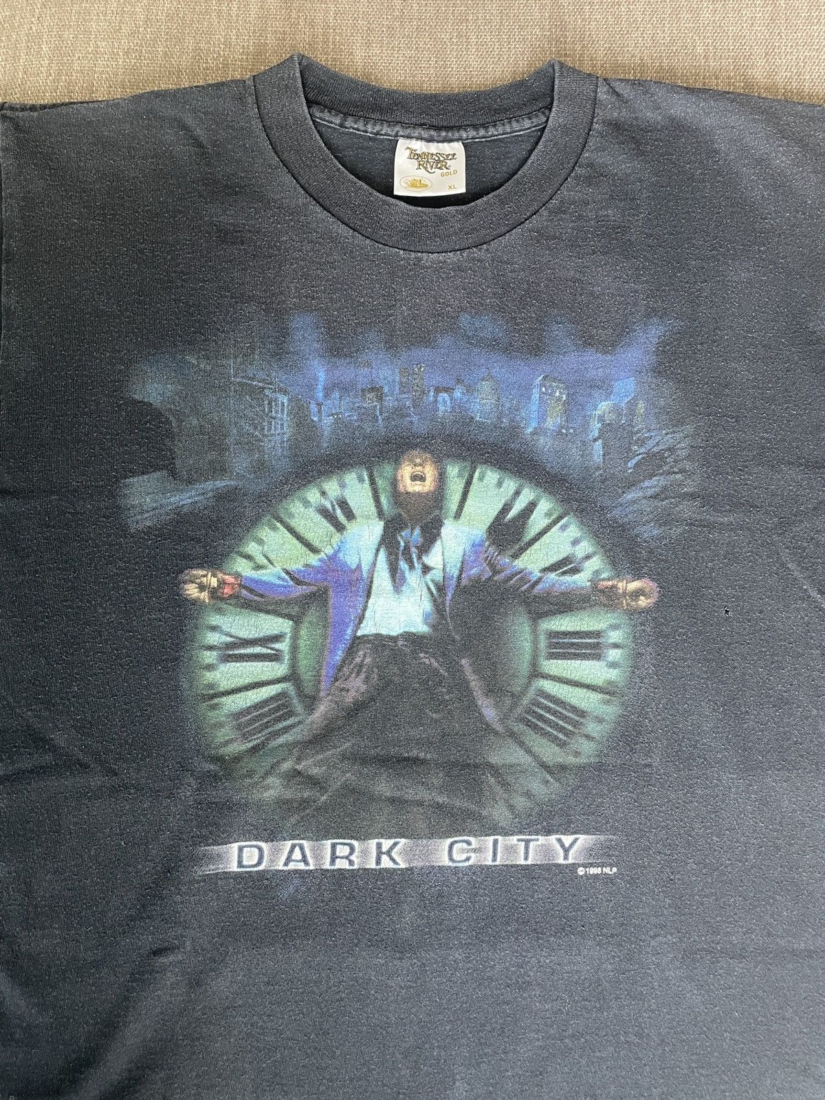 Vintage Vintage Dark City 90's T-Shirt Size US XL / EU 56 / 4 - 1 Thumbnail