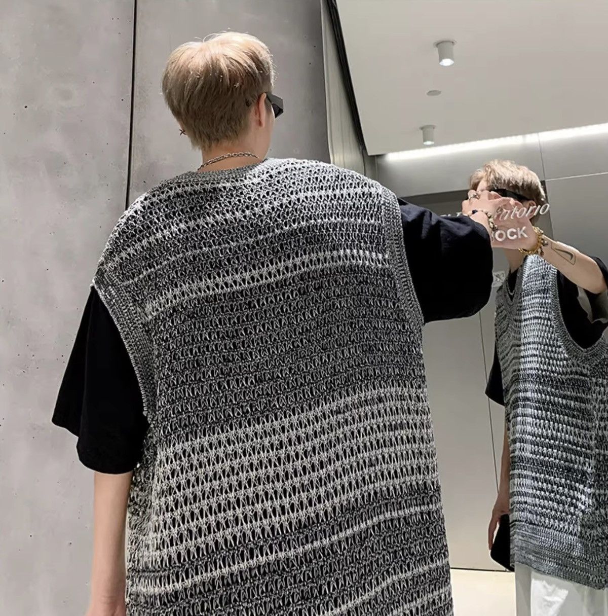 Other × Vintage Knitted Casual Gradient V-neck Loose Sleeveless Sweater Size US S / EU 44-46 / 1 - 5 Thumbnail