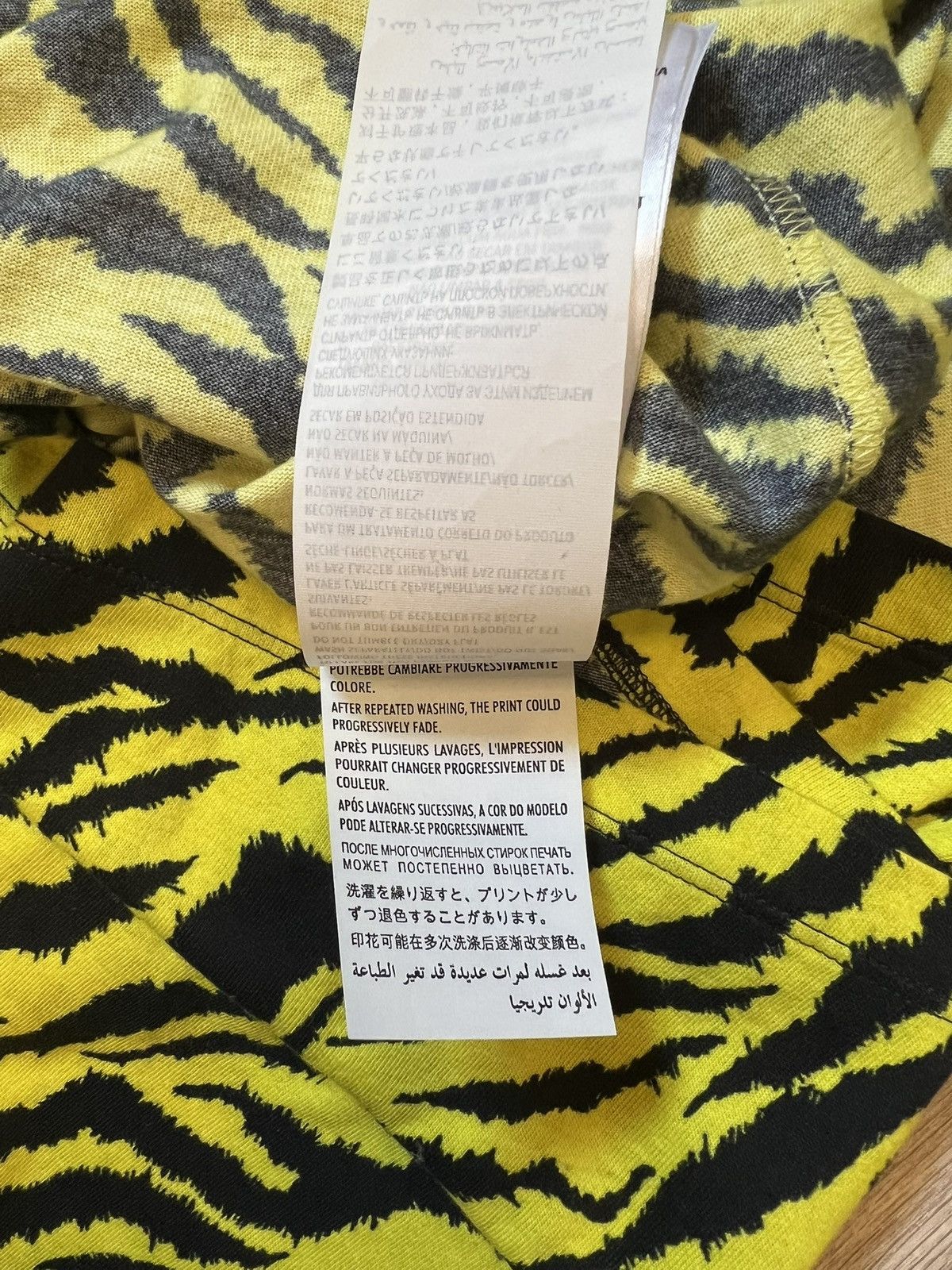 Gucci GUCCI - Vintage Neon Zebra Print Logo Size US S / EU 44-46 / 1 - 7 Thumbnail