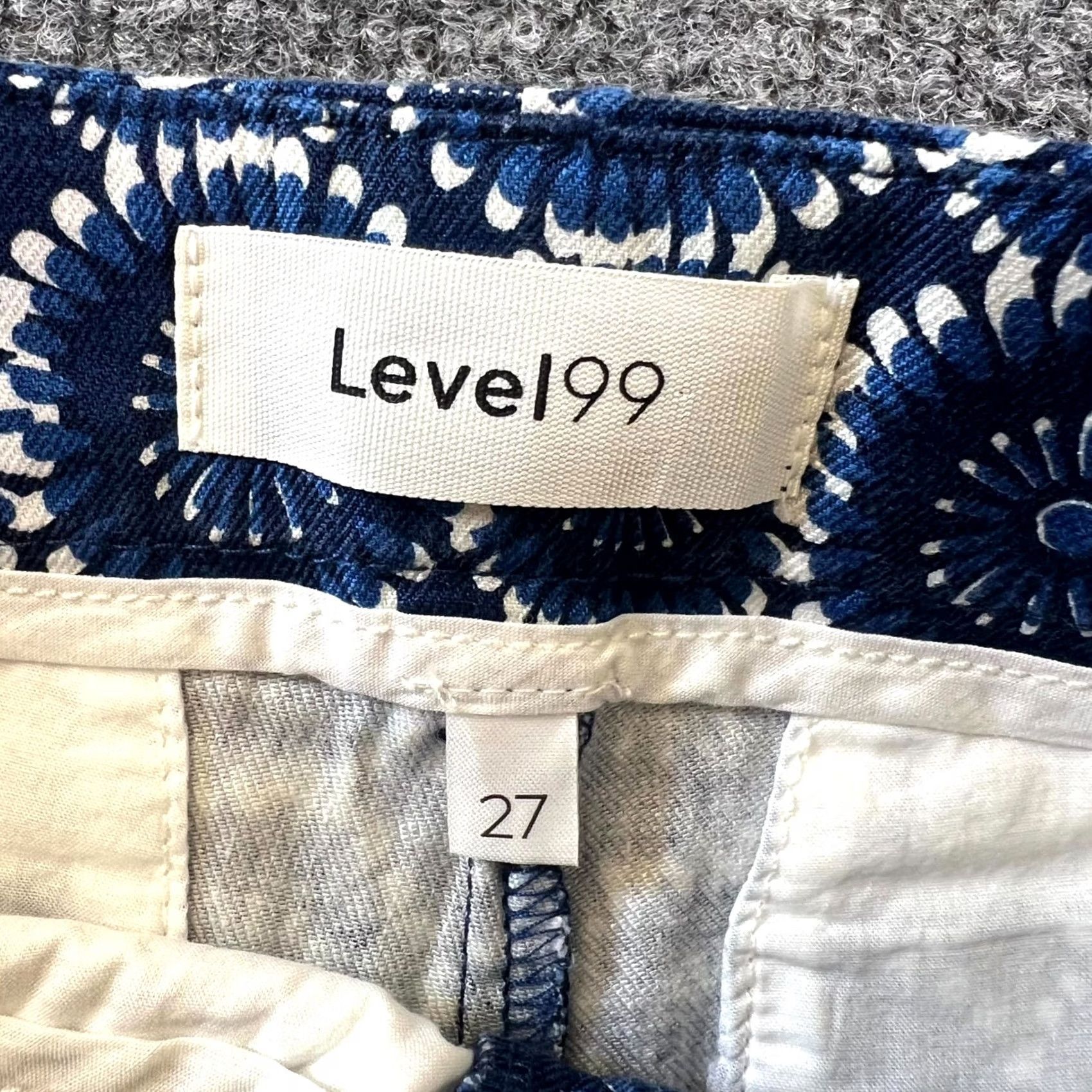Vintage Level 99 Cindie Shorts Women's 27 Blue Floral Print Stretch Slash Pockets Casual Size 27" / US 4 / IT 40 - 6 Thumbnail