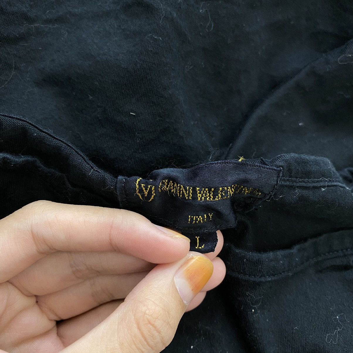 Other Vintage GIANNI VALENTINO ITALY Embroidered Brand Black Short Size US L / EU 52-54 / 3 - 4 Thumbnail