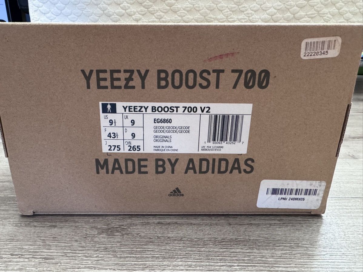 Adidas × Yeezy Yeezy Boost 700 V2 men size 9.5 Size US 9.5 / EU 42-43 - 11 Thumbnail