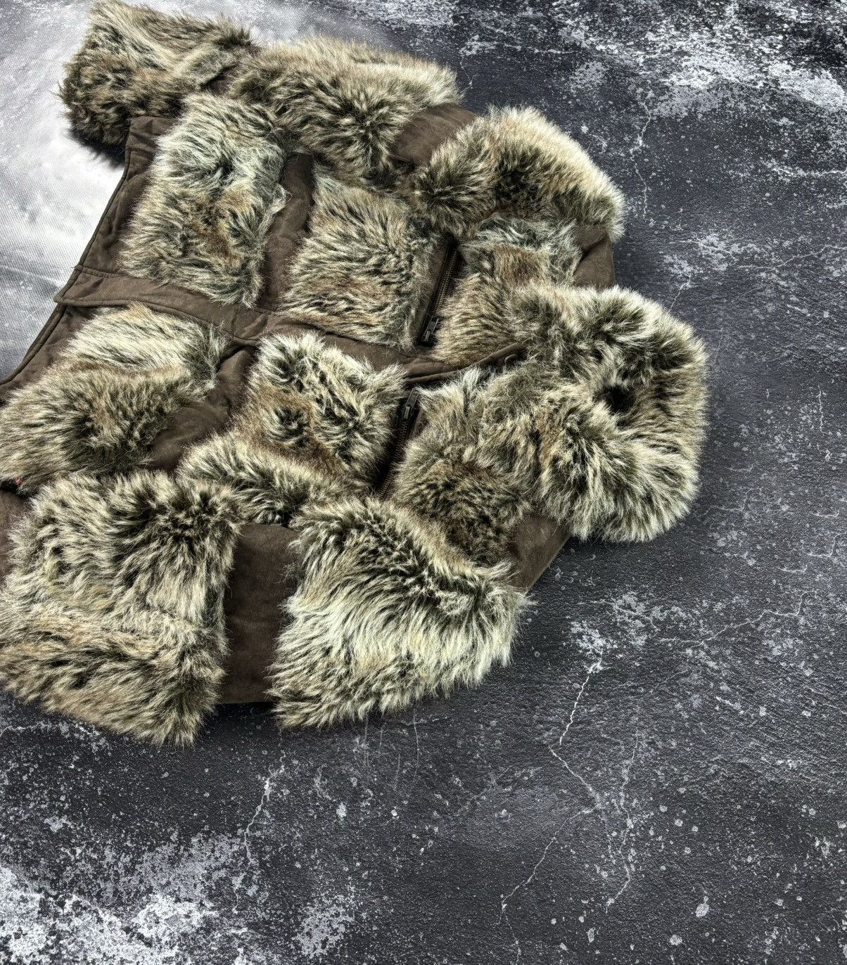 Vintage Cropped Vintage fluffy Faux Fur bomber jacket Size M / US 6-8 / IT 42-44 - 4 Thumbnail
